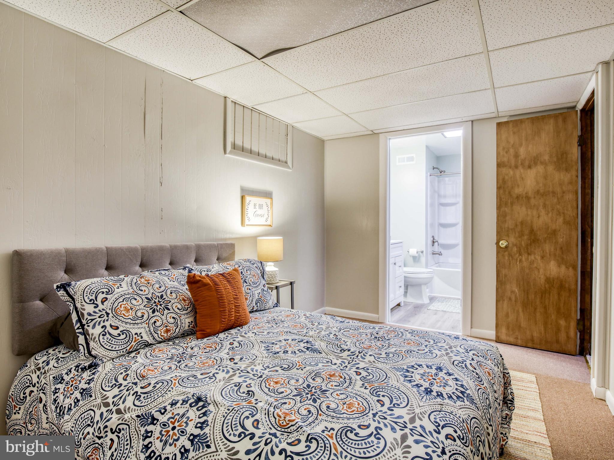 ROLLING HILLS - Residential