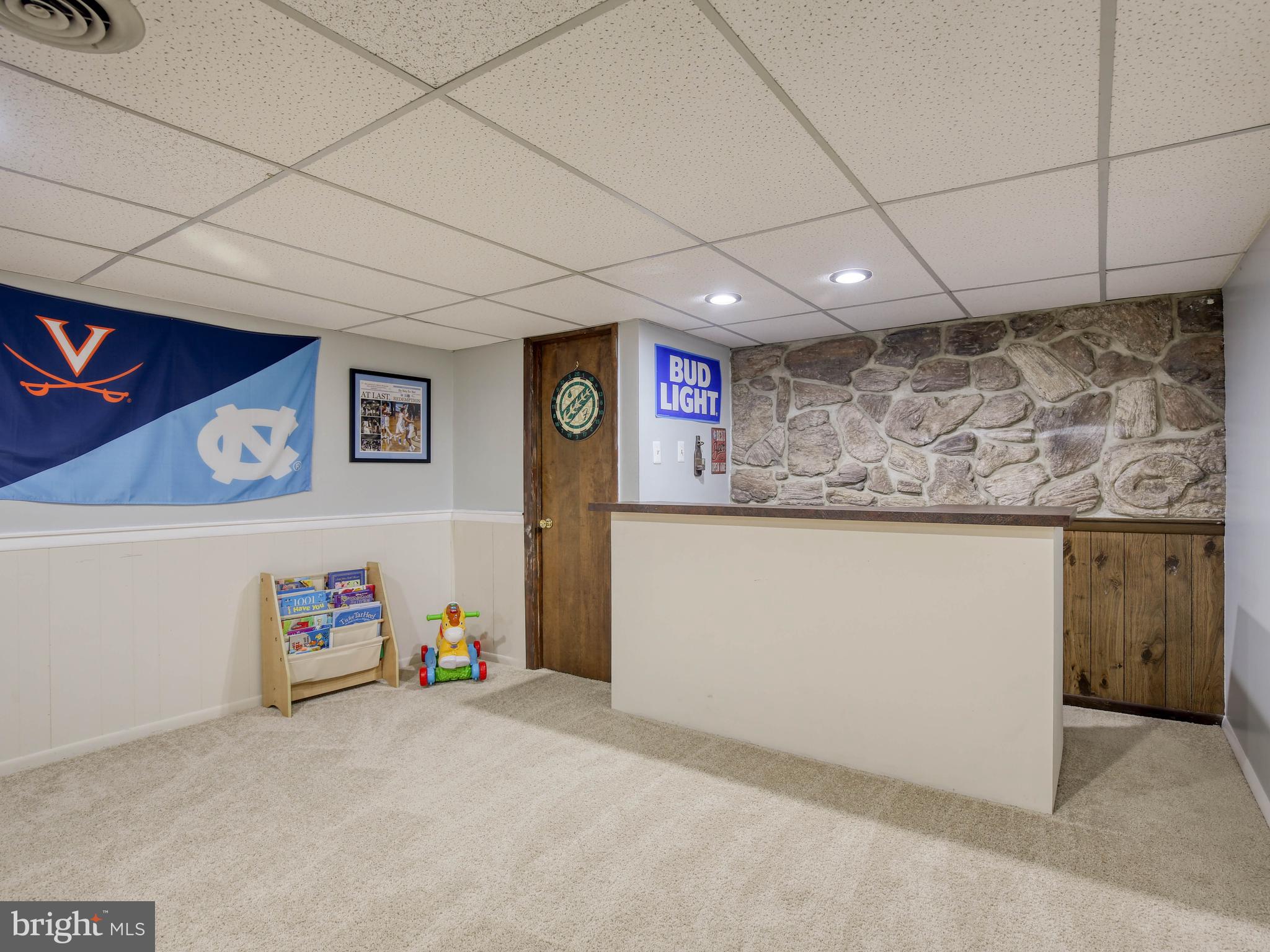 ROLLING HILLS - Residential