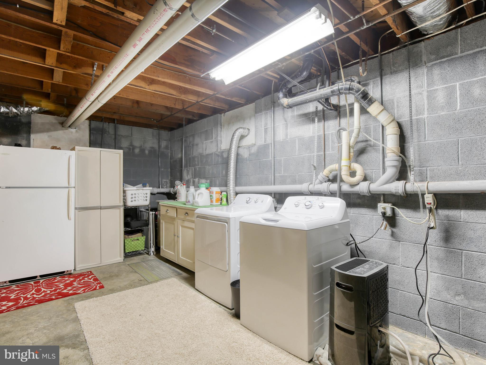 ROLLING HILLS - Residential