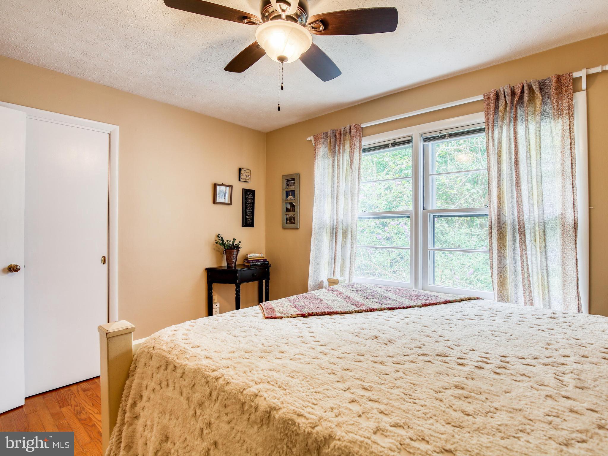 ROLLING HILLS - Residential