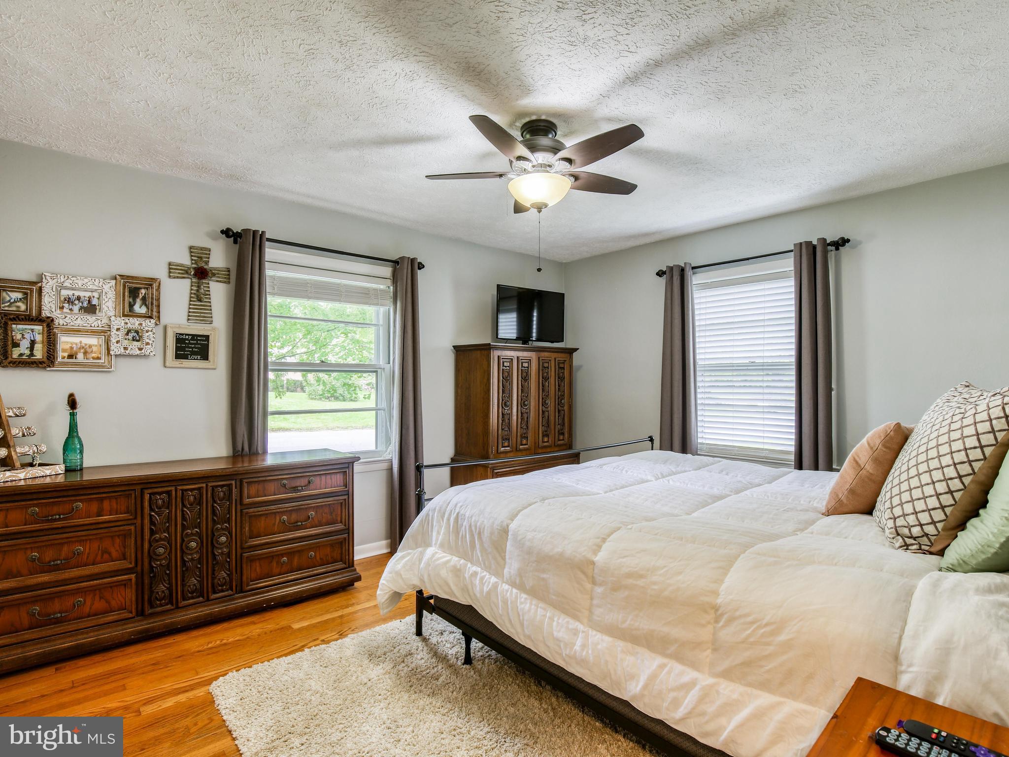 ROLLING HILLS - Residential