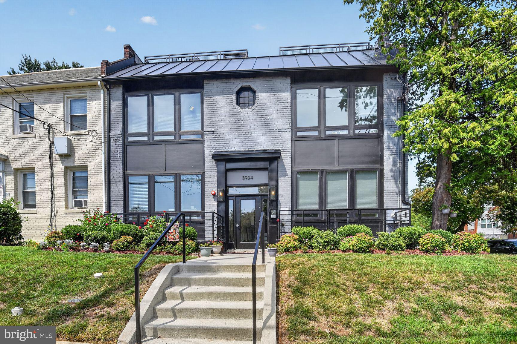 3934 10TH STREET NE 3
