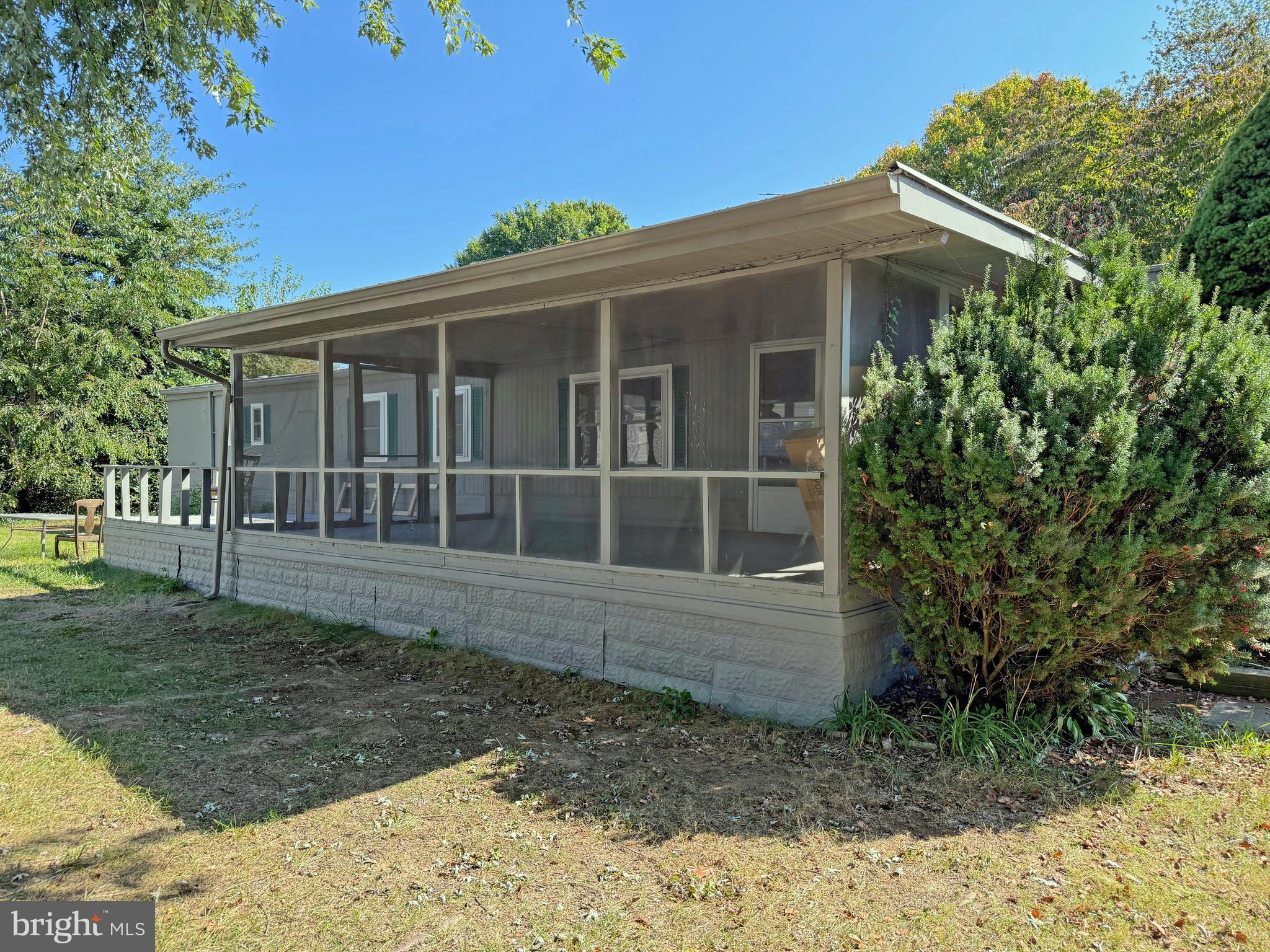 19627 QUEEN STREET 22