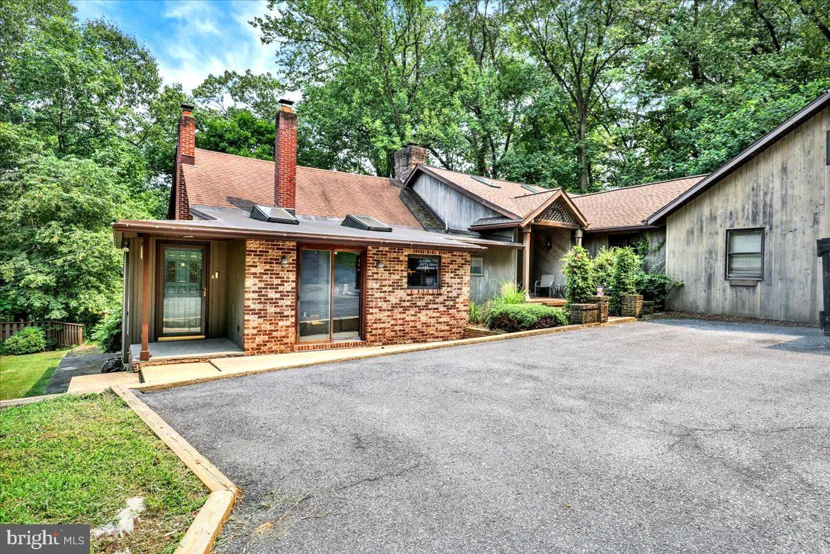 126 W Neversink Road