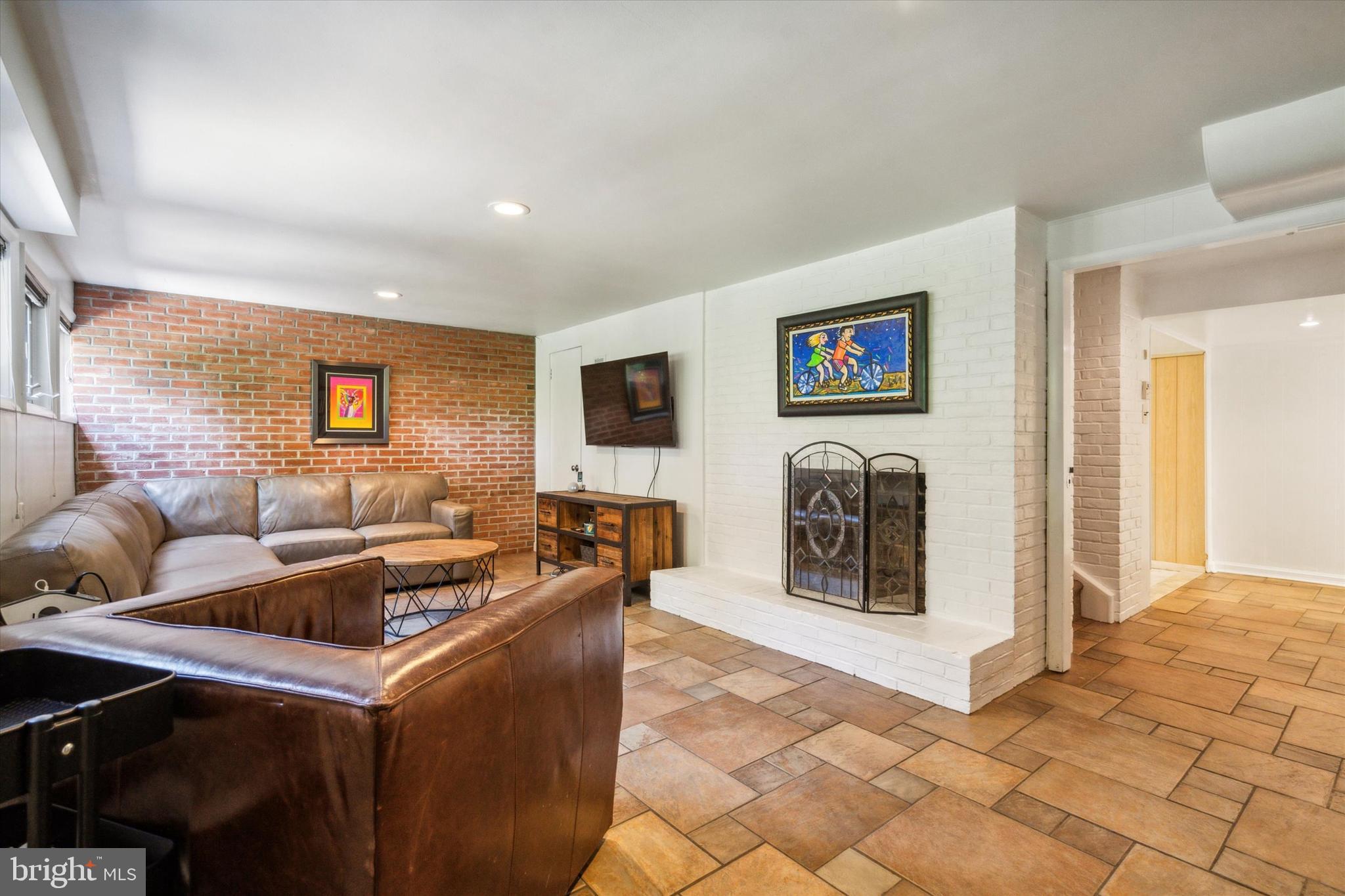 HUNTINGDON VALLEY - Residential