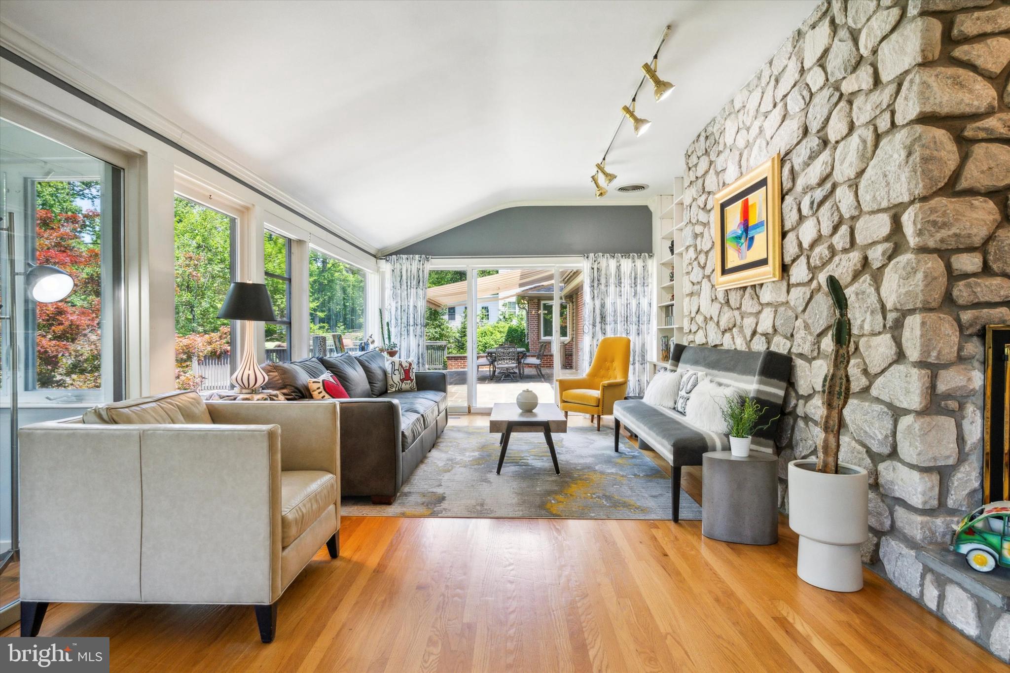 HUNTINGDON VALLEY - Residential