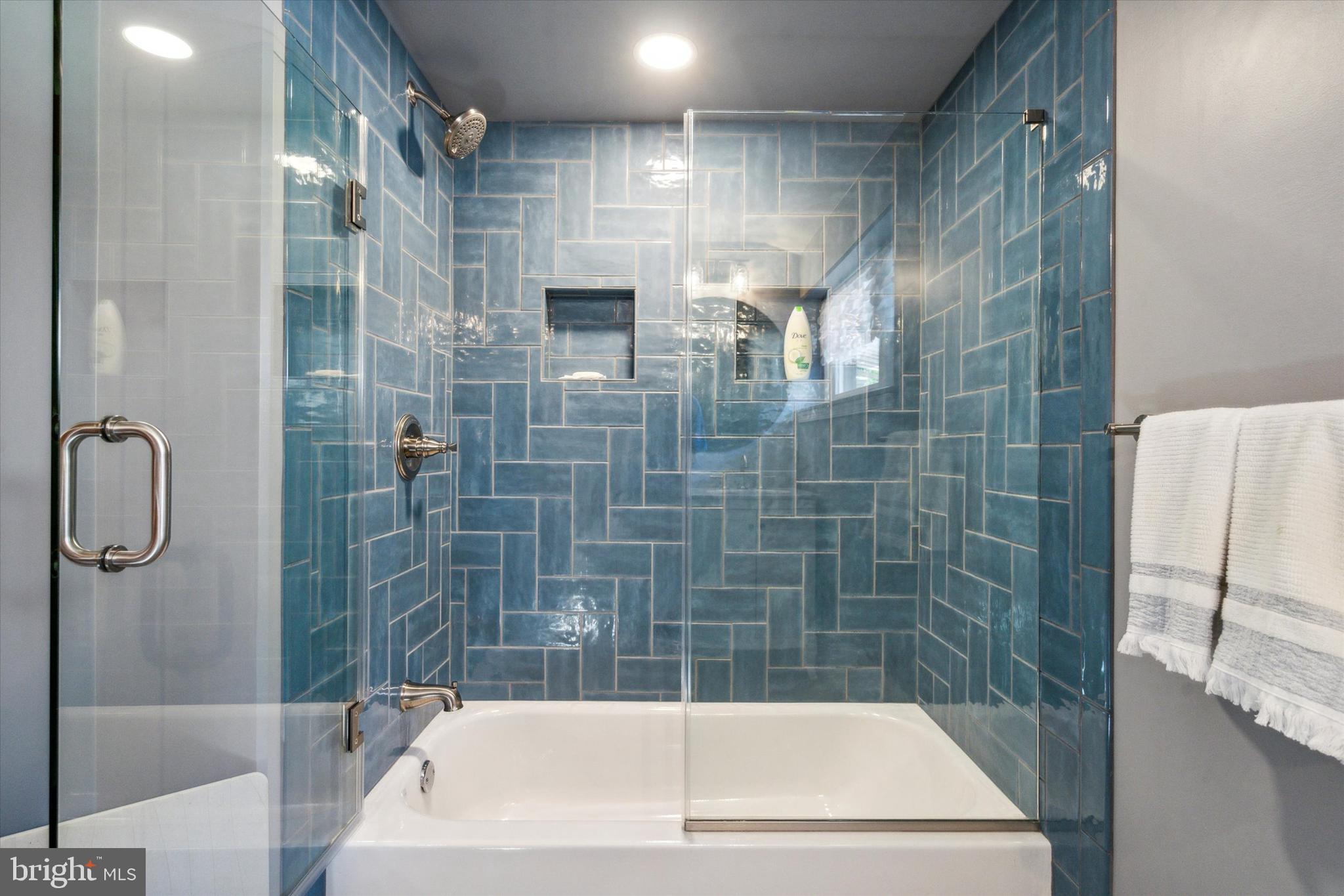 HUNTINGDON VALLEY - Residential