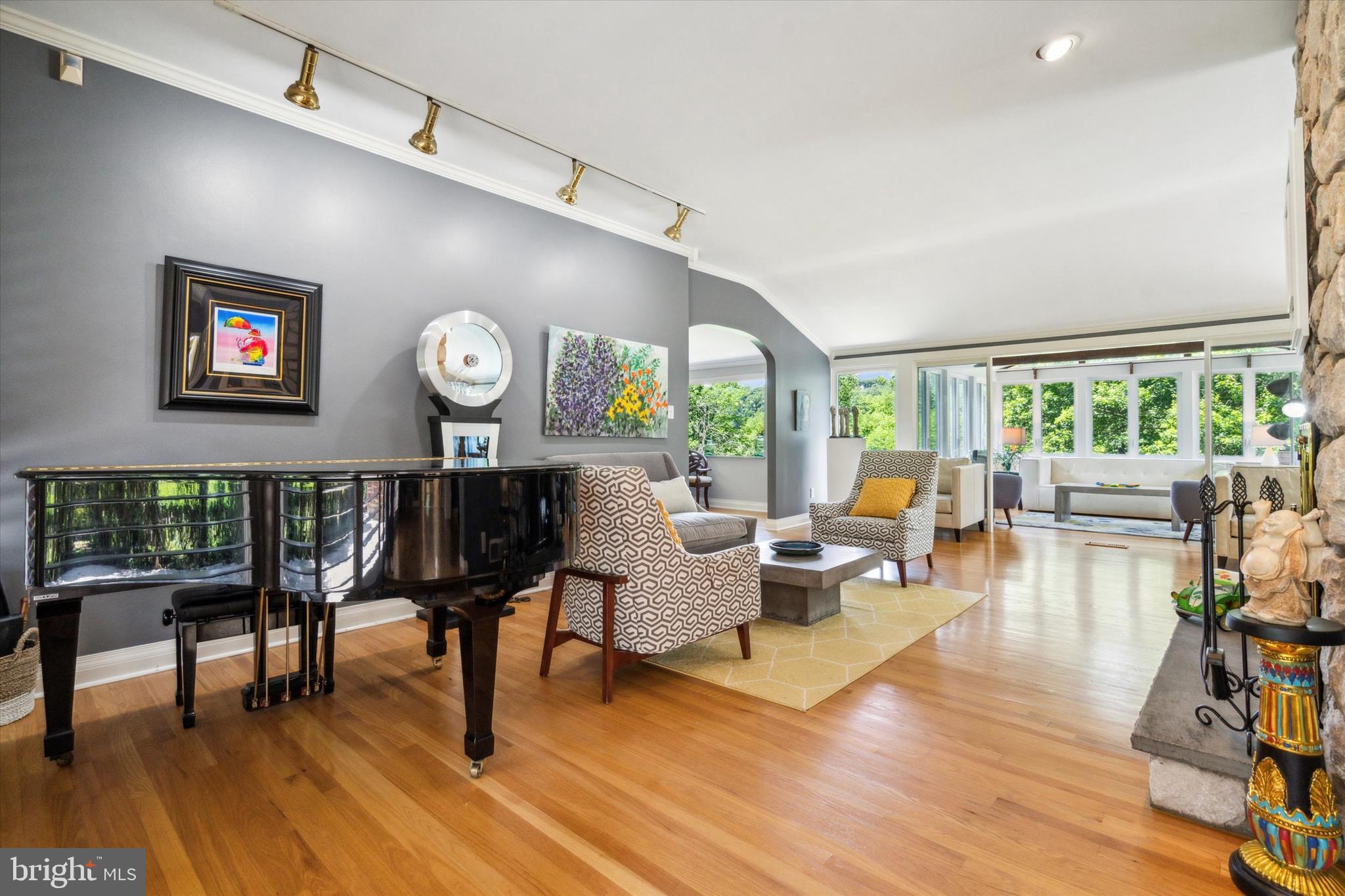 HUNTINGDON VALLEY - Residential