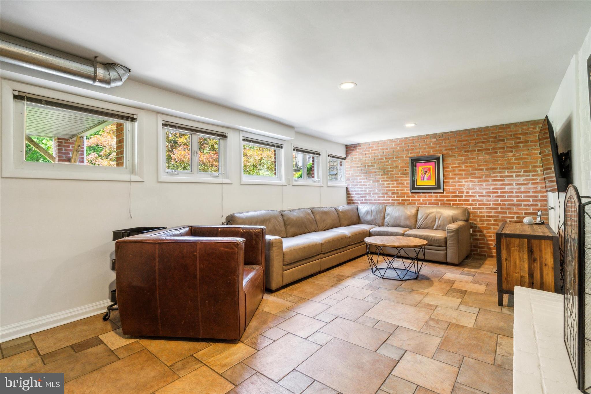 HUNTINGDON VALLEY - Residential