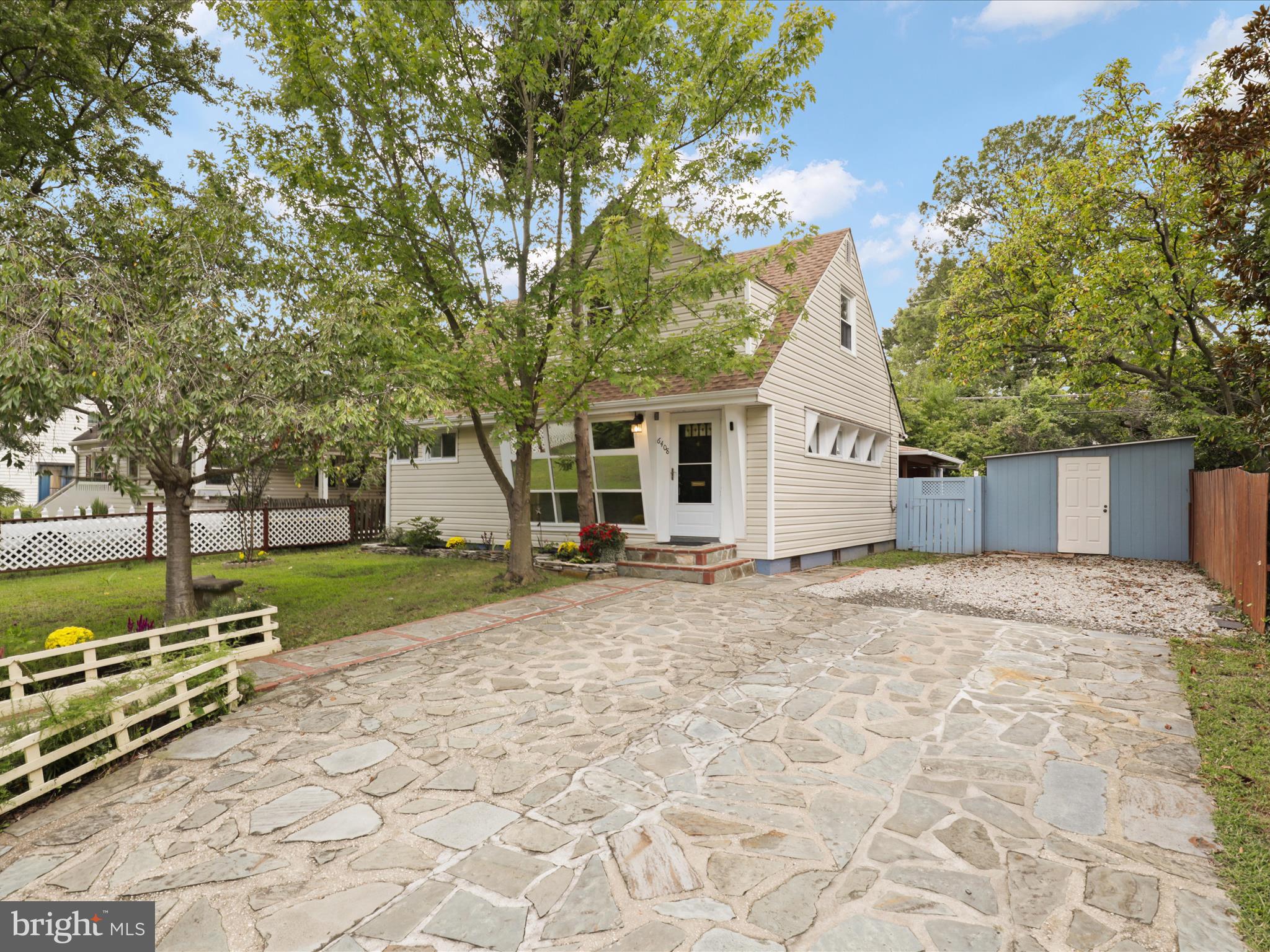 BUCKNELL MANOR - Residential