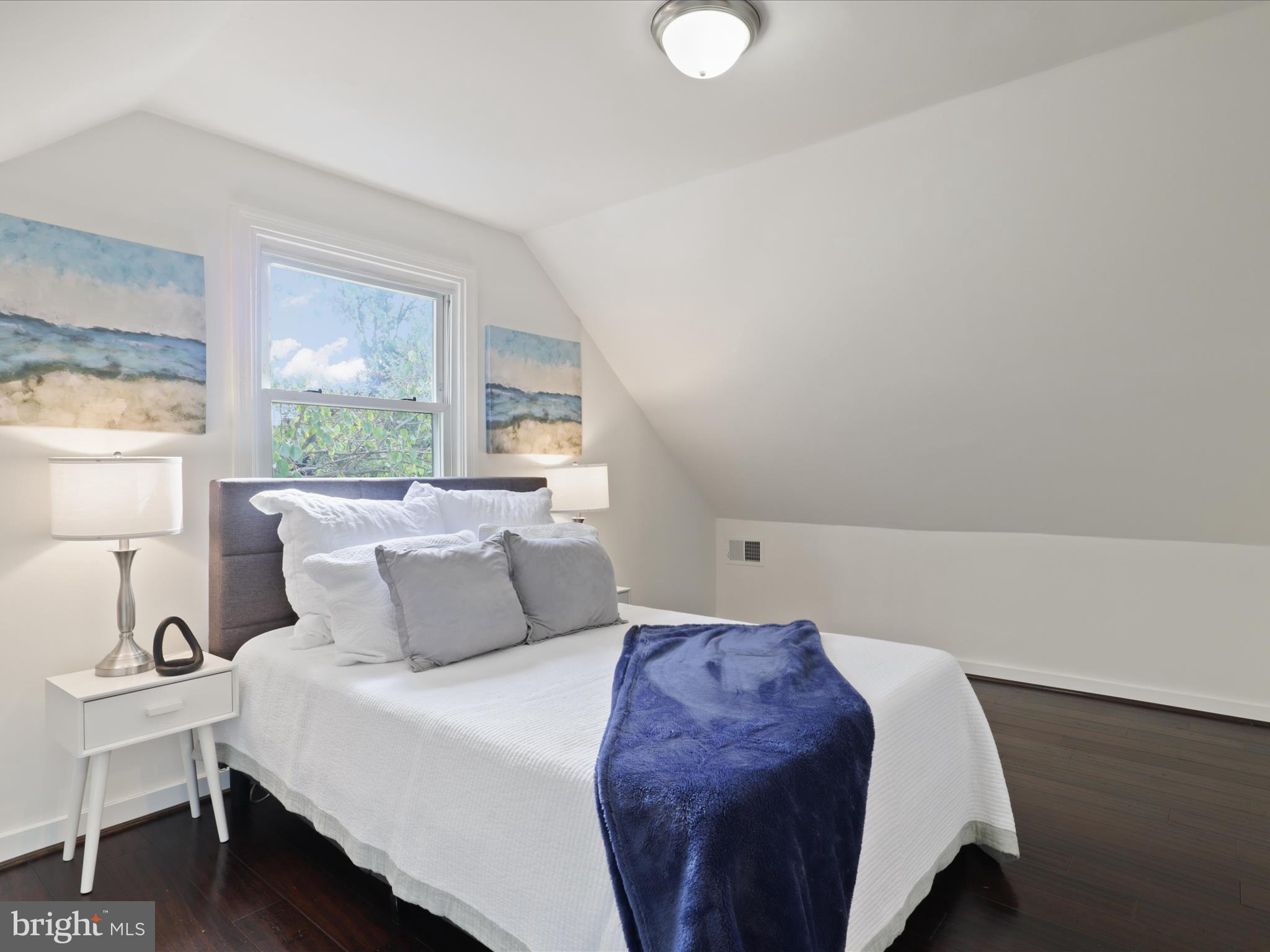 BUCKNELL MANOR - Residential