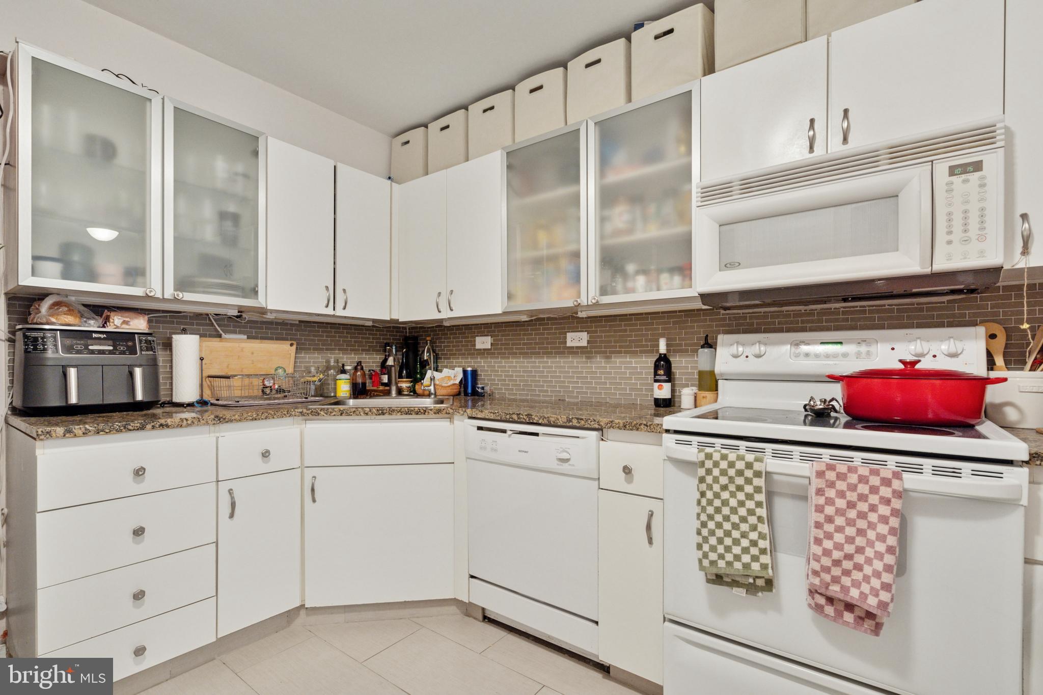 WASHINGTON SQ - Residential Lease