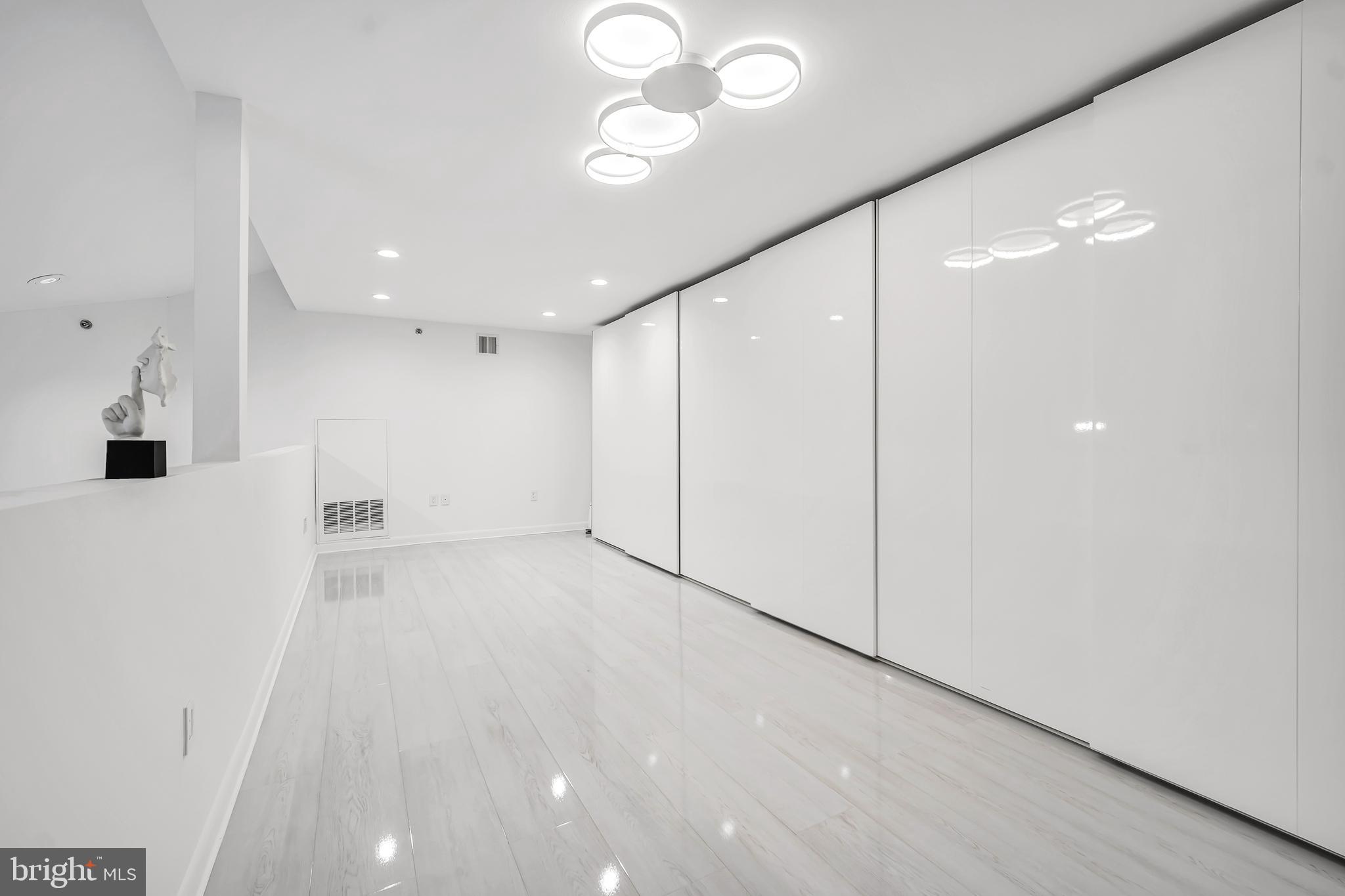 HUNTINGDON PLACE - Residential