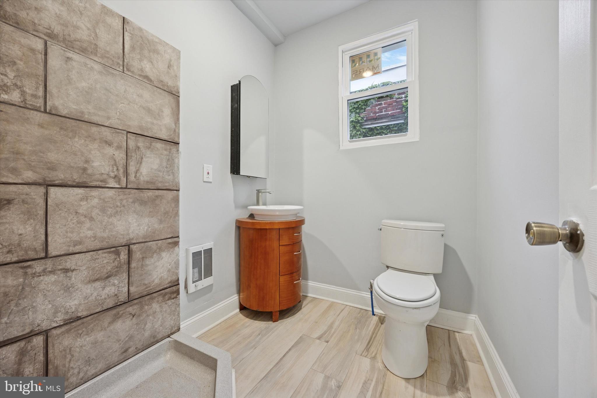 PHILADELPHIA - Commercial Sale