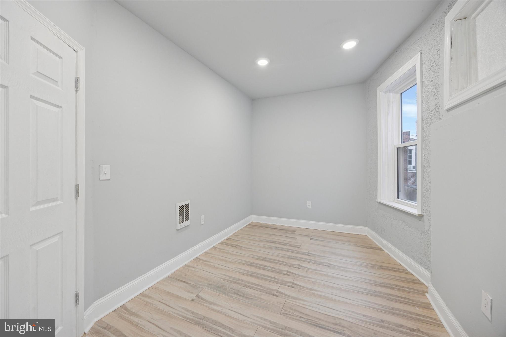 PHILADELPHIA - Commercial Sale