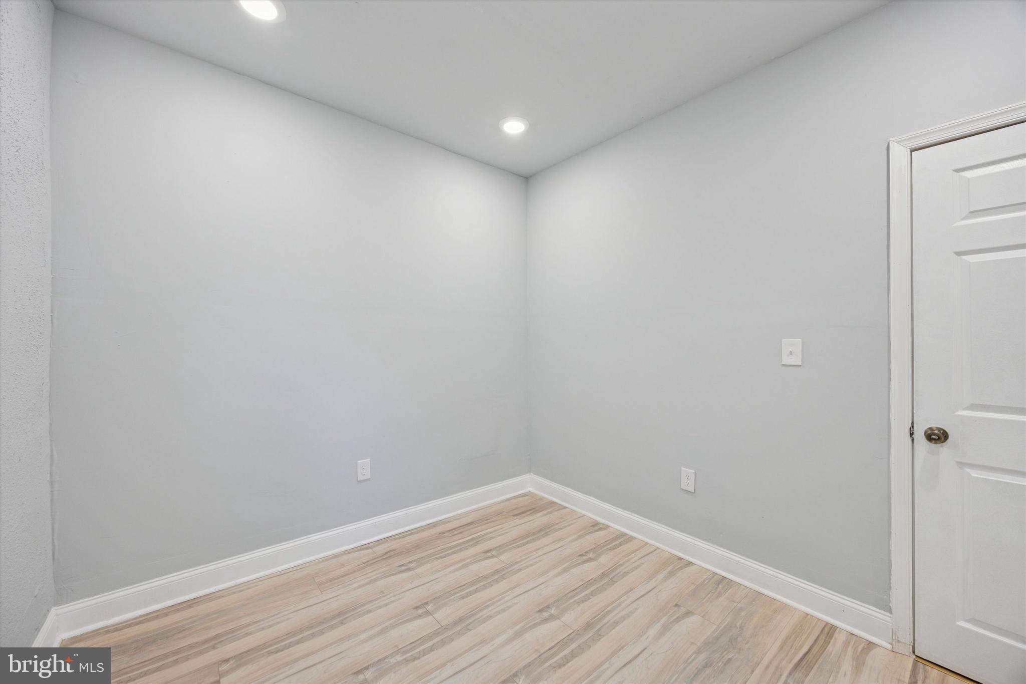 PHILADELPHIA - Commercial Sale