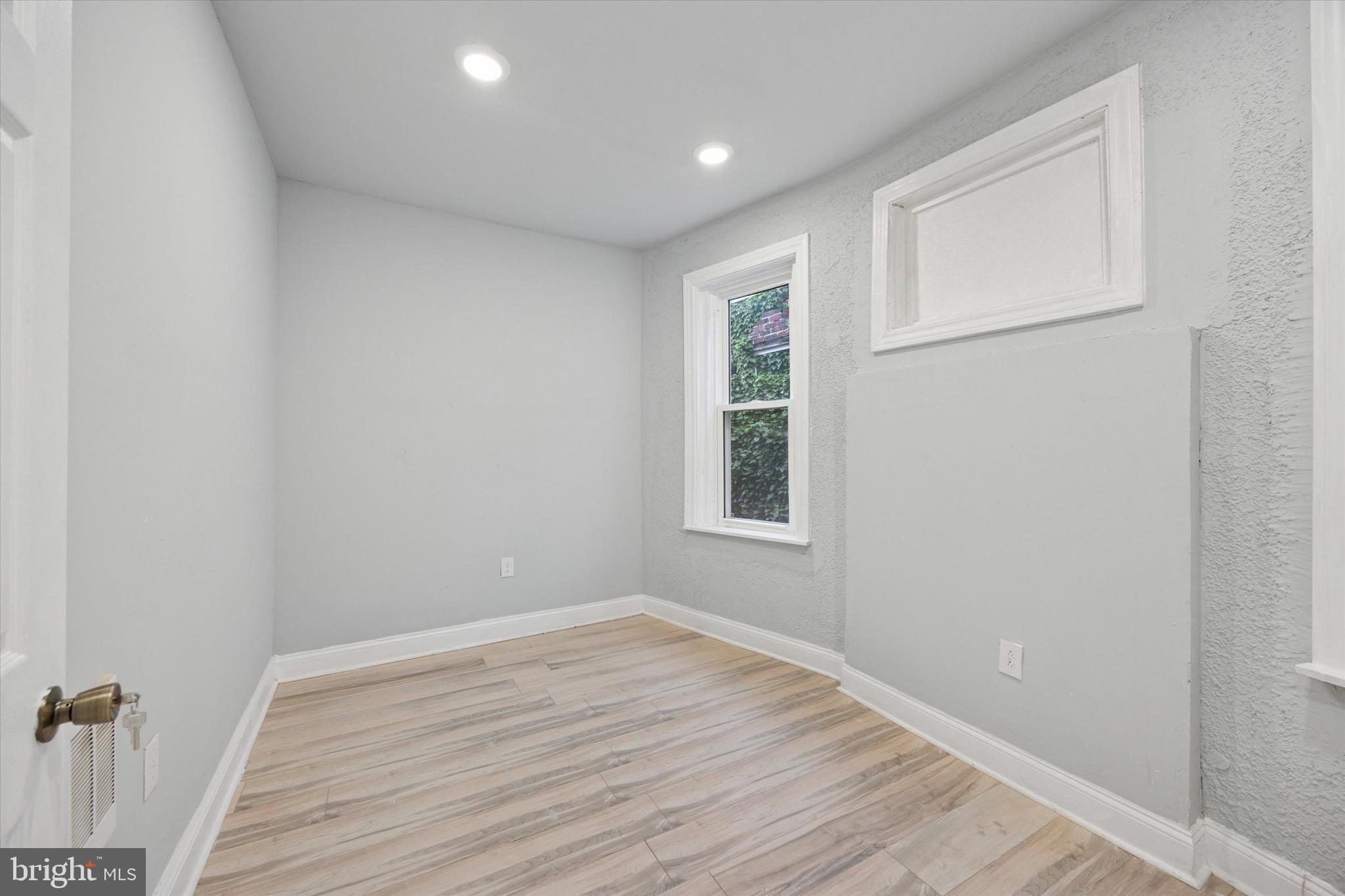 PHILADELPHIA - Commercial Sale