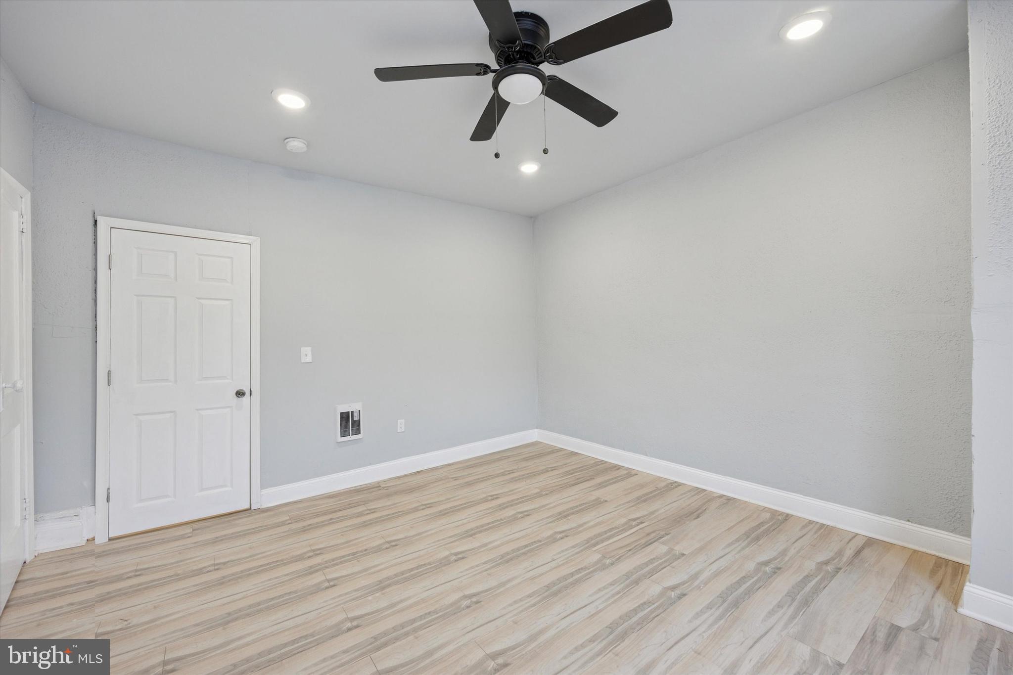 PHILADELPHIA - Commercial Sale