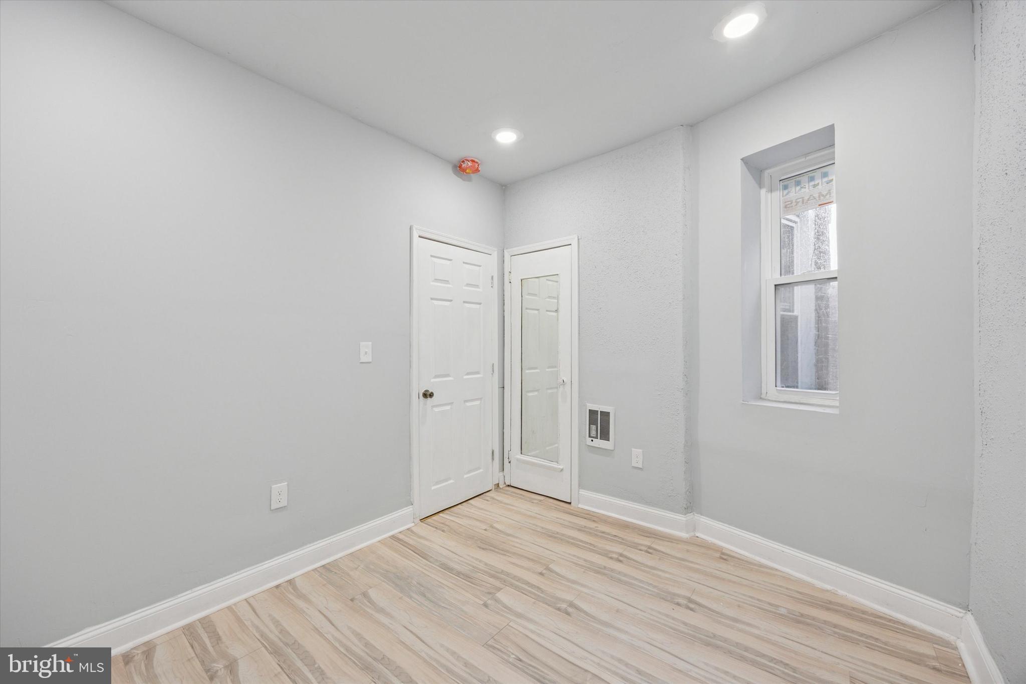 PHILADELPHIA - Commercial Sale