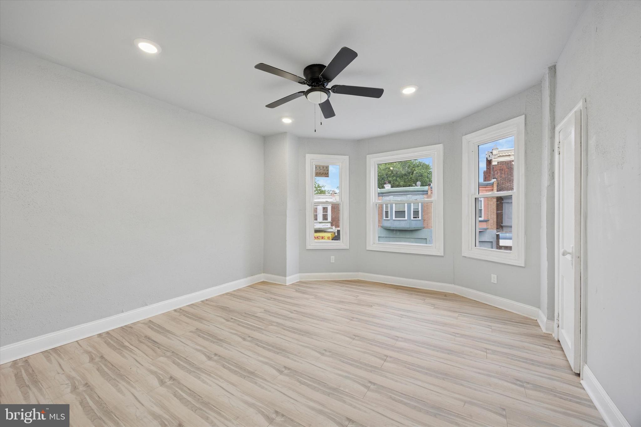 PHILADELPHIA - Commercial Sale