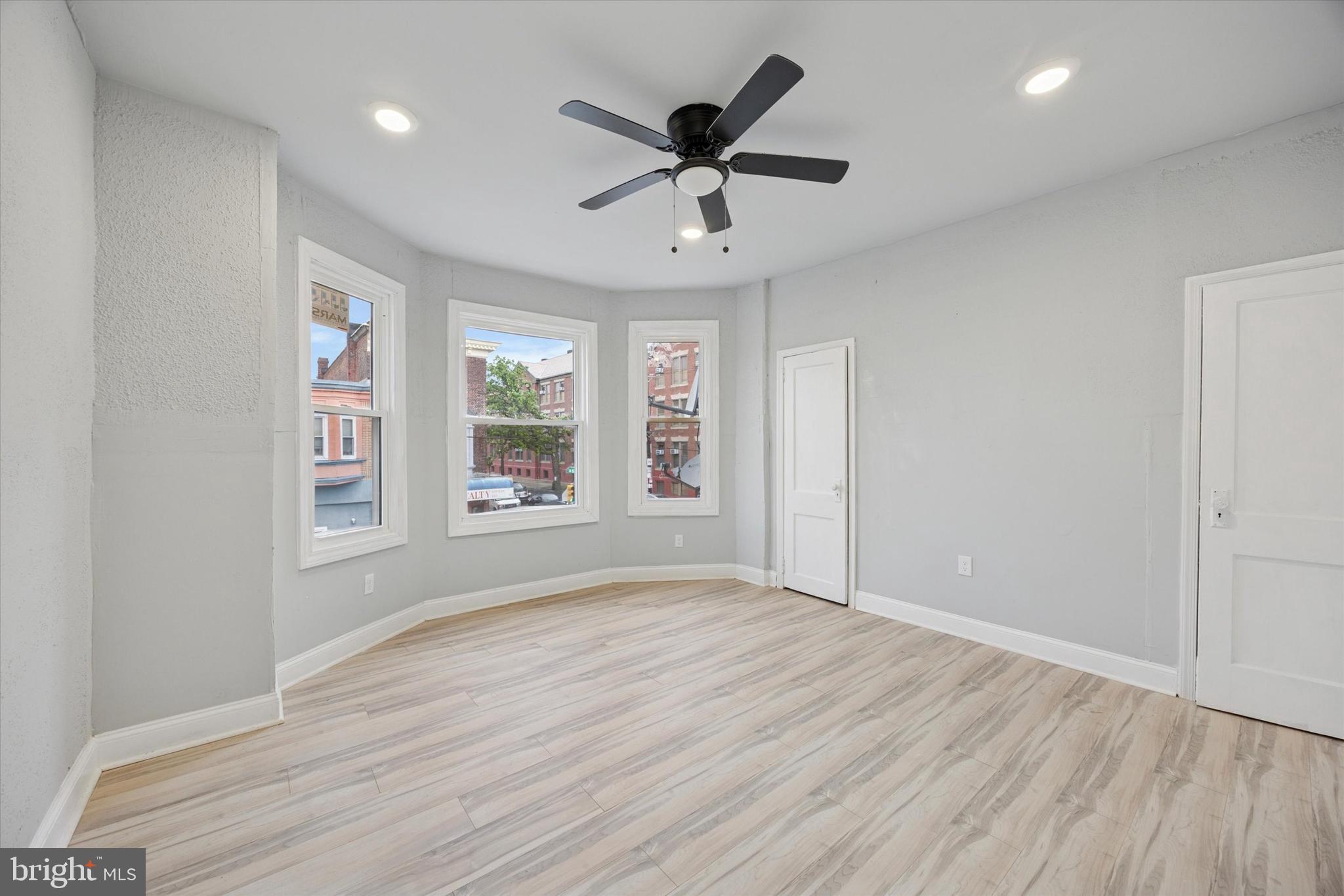 PHILADELPHIA - Commercial Sale