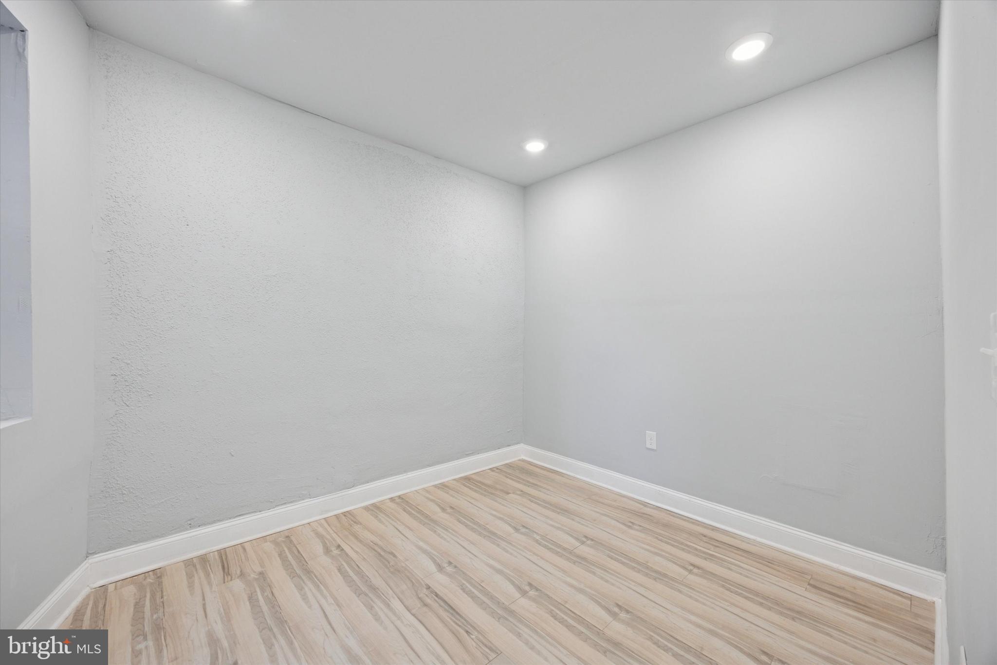 PHILADELPHIA - Commercial Sale