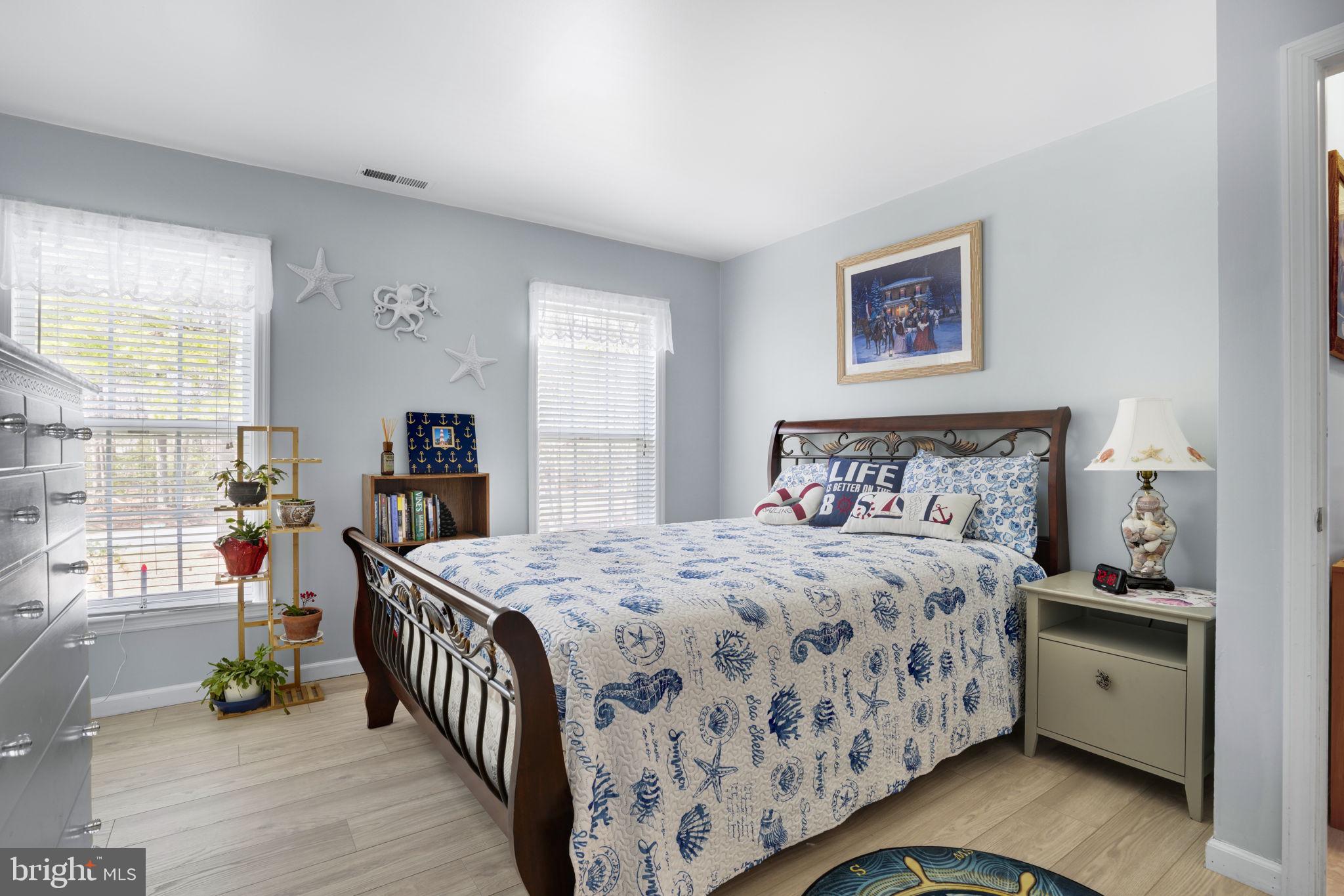 CAPTAIN'S COVE - Residential