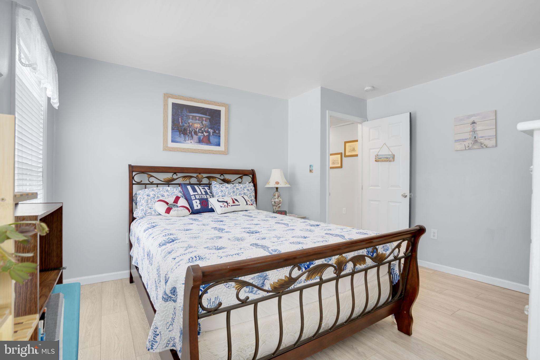 CAPTAIN'S COVE - Residential