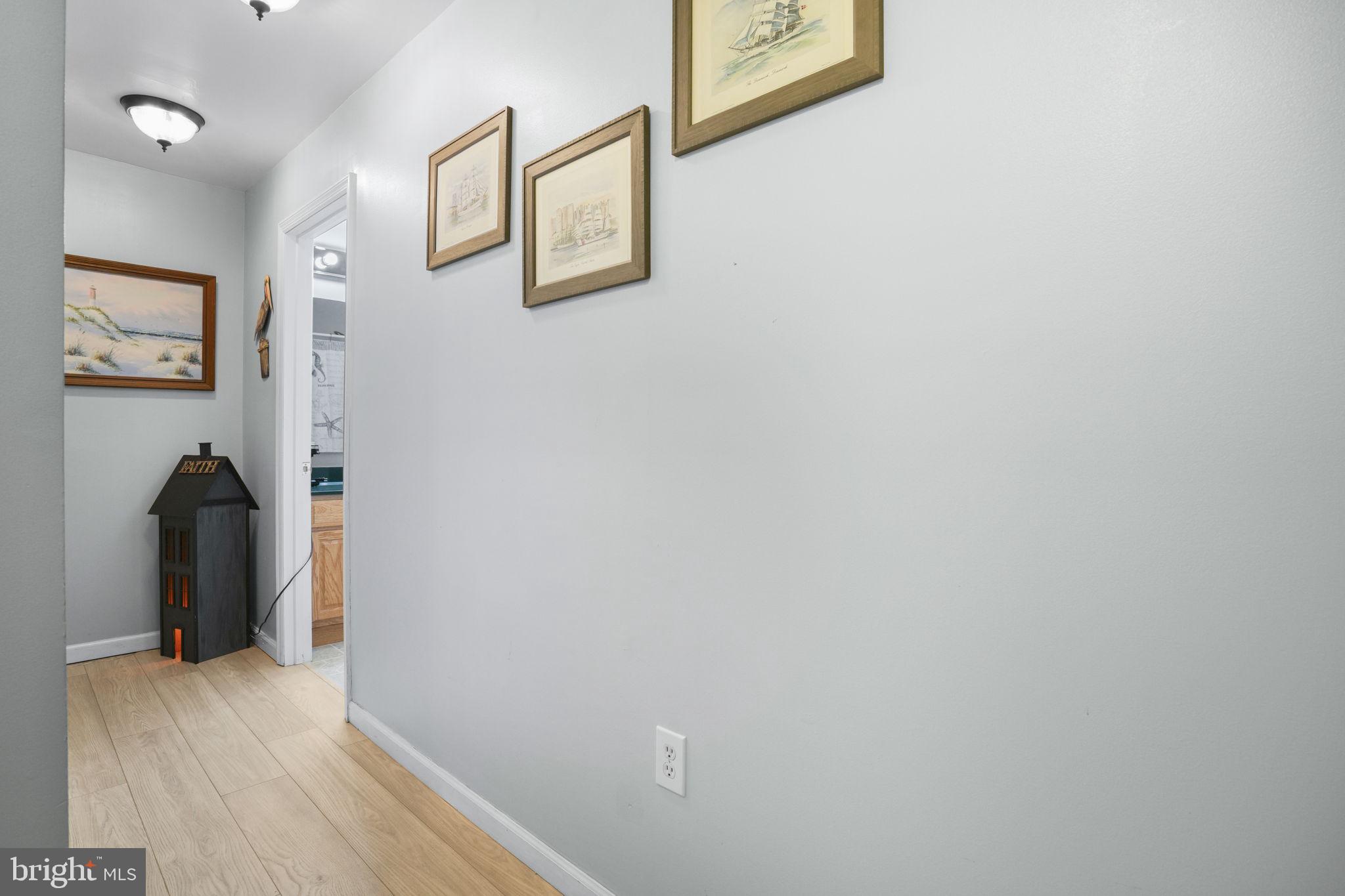 CAPTAIN'S COVE - Residential