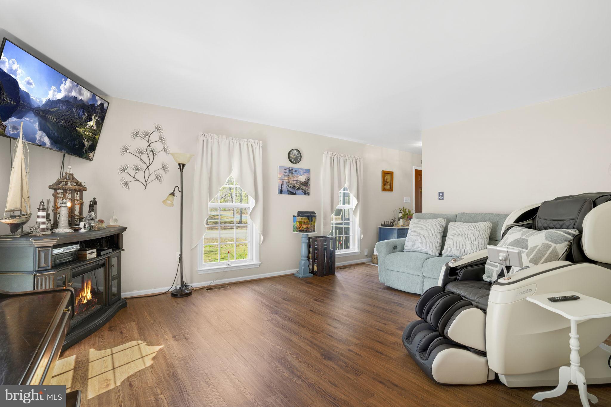 CAPTAIN'S COVE - Residential