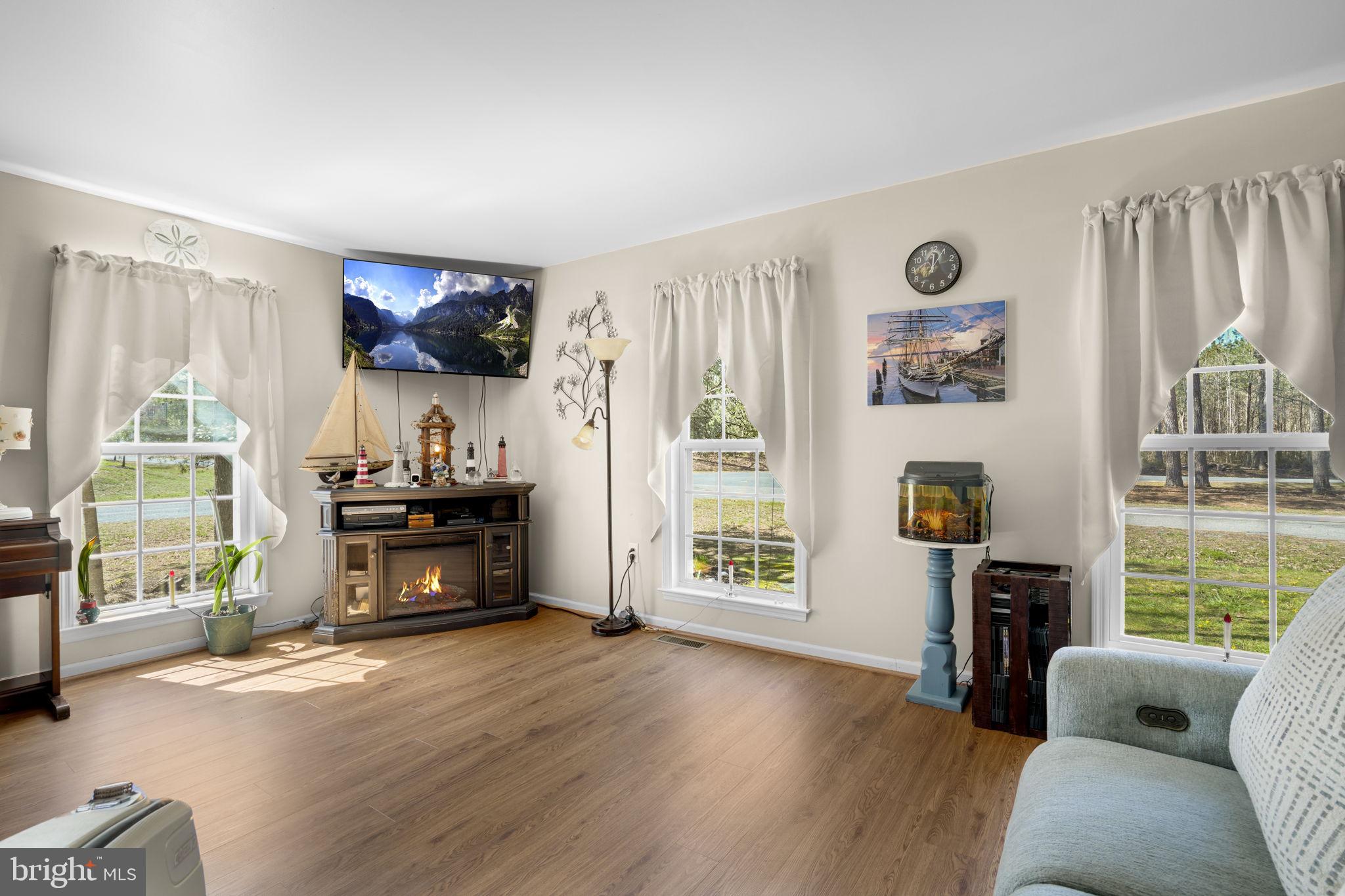 CAPTAIN'S COVE - Residential