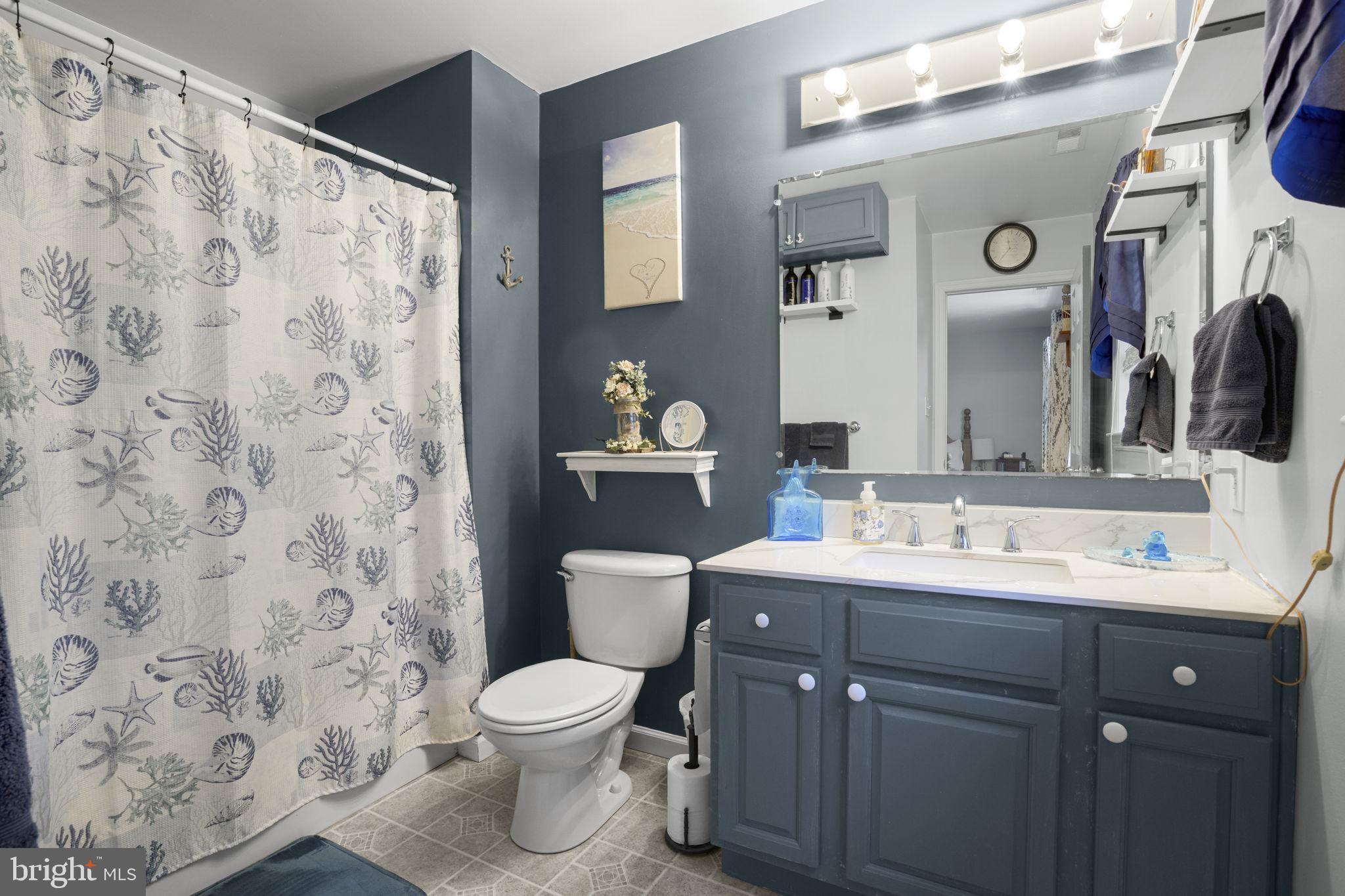 CAPTAIN'S COVE - Residential