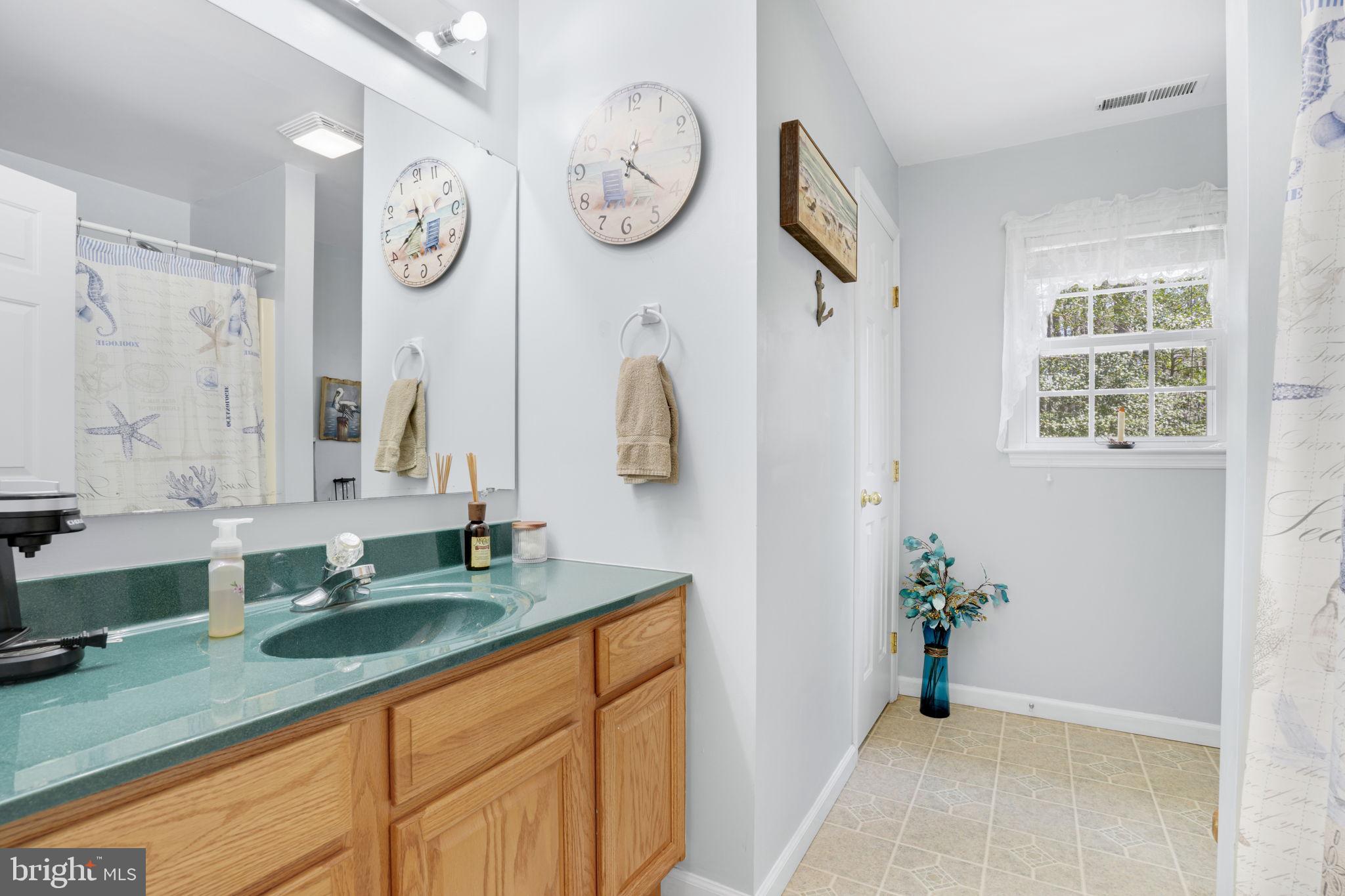 CAPTAIN'S COVE - Residential