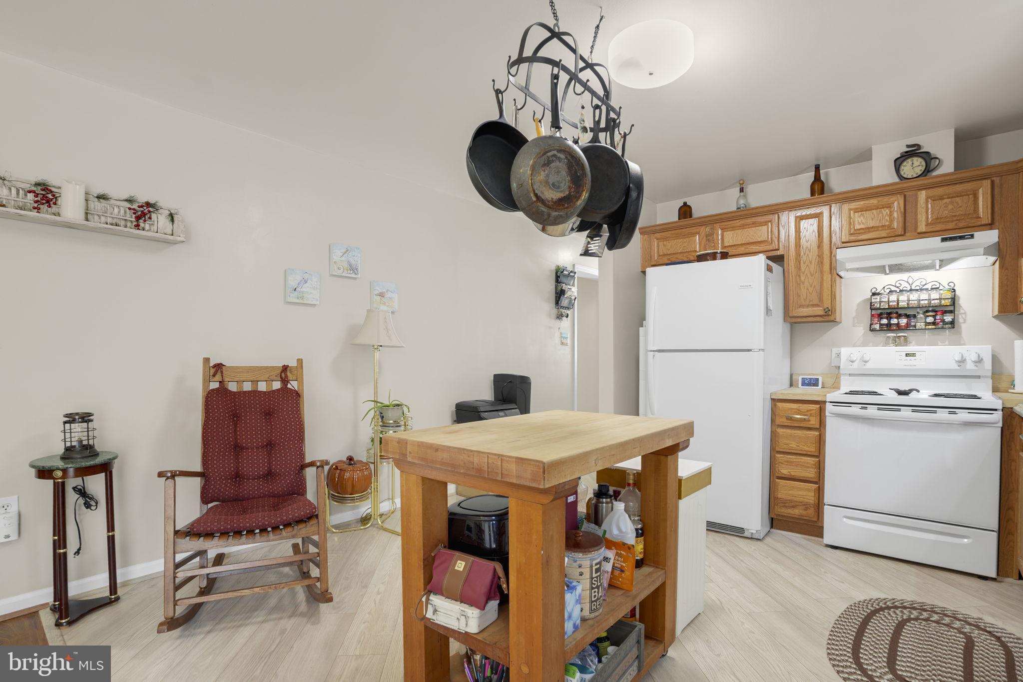 CAPTAIN'S COVE - Residential