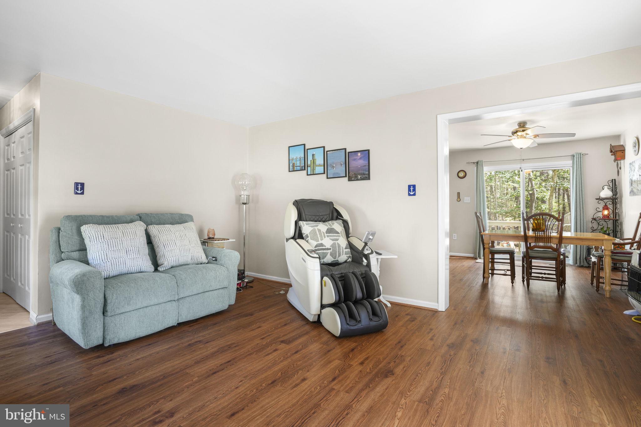 CAPTAIN'S COVE - Residential