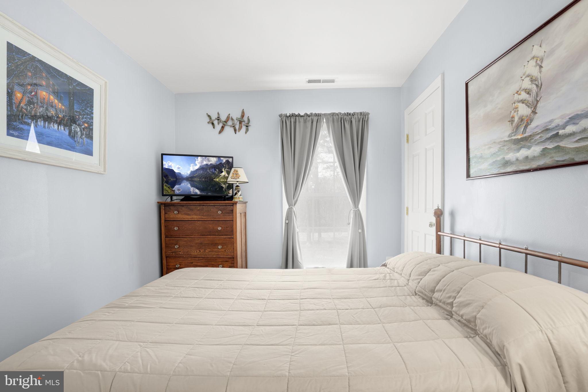 CAPTAIN'S COVE - Residential