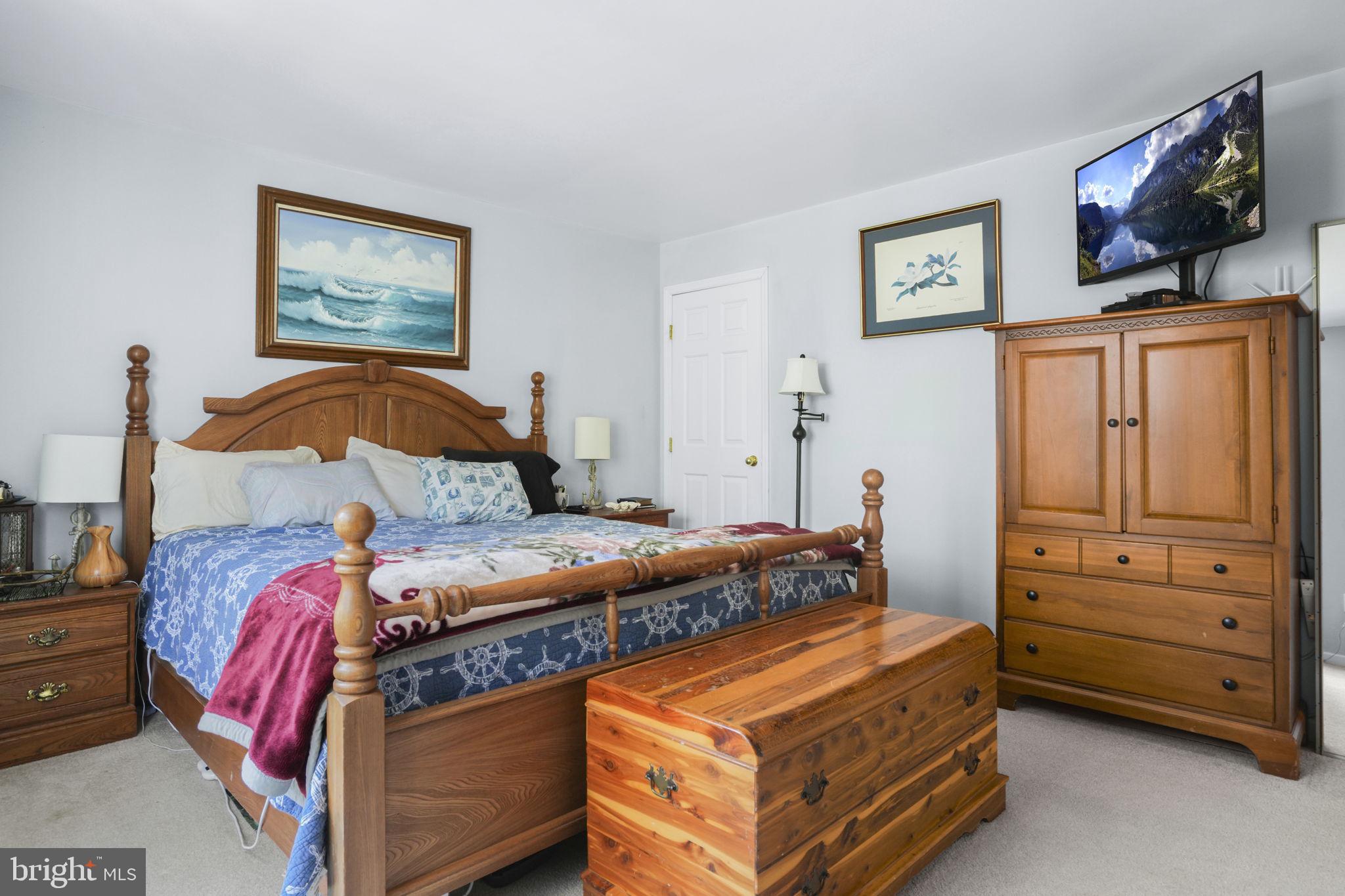 CAPTAIN'S COVE - Residential