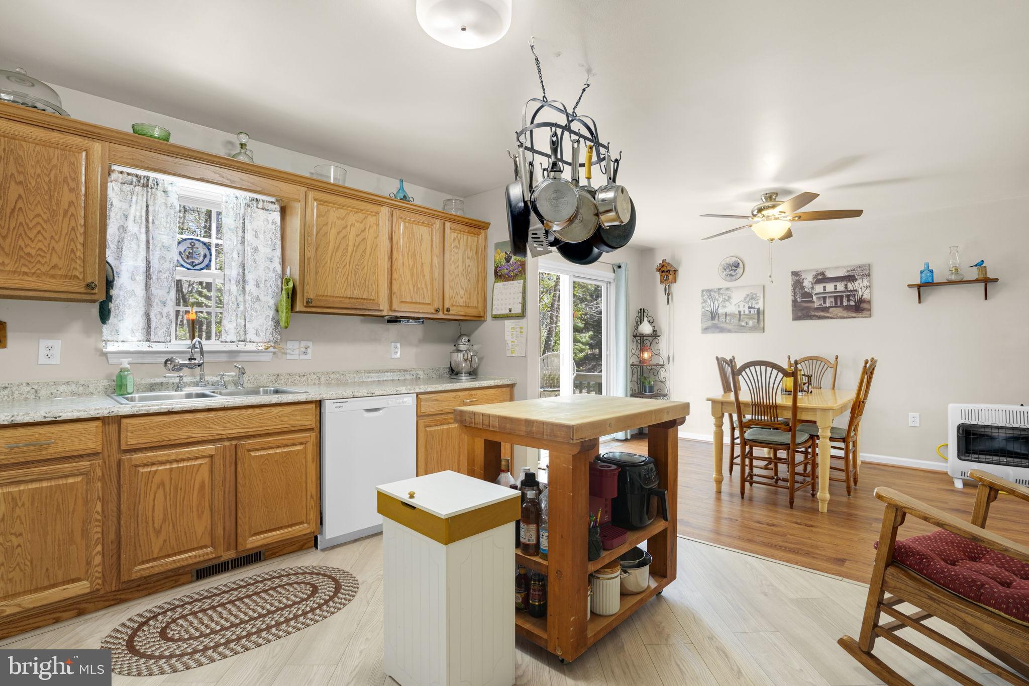 CAPTAIN'S COVE - Residential