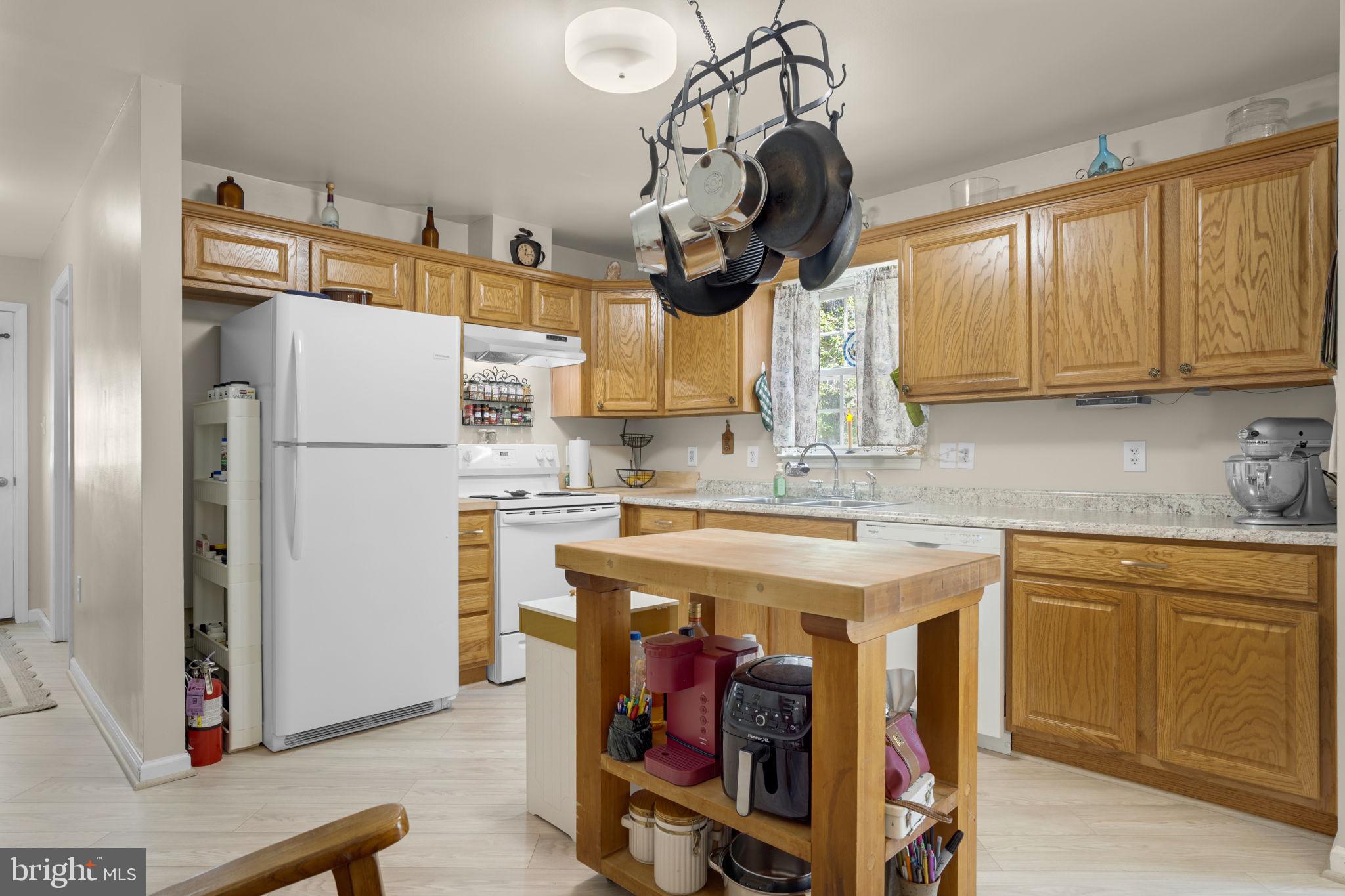 CAPTAIN'S COVE - Residential