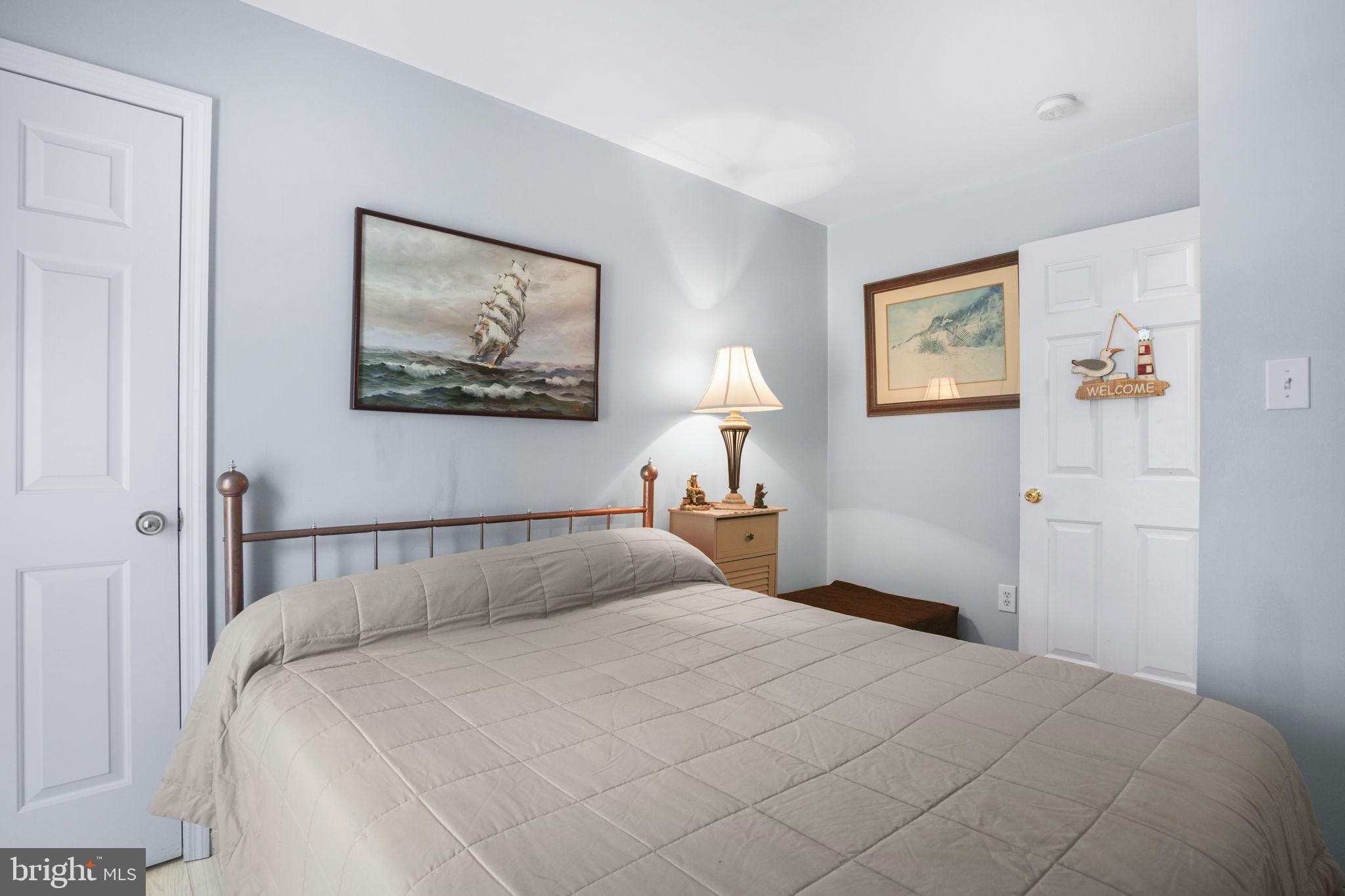 CAPTAIN'S COVE - Residential