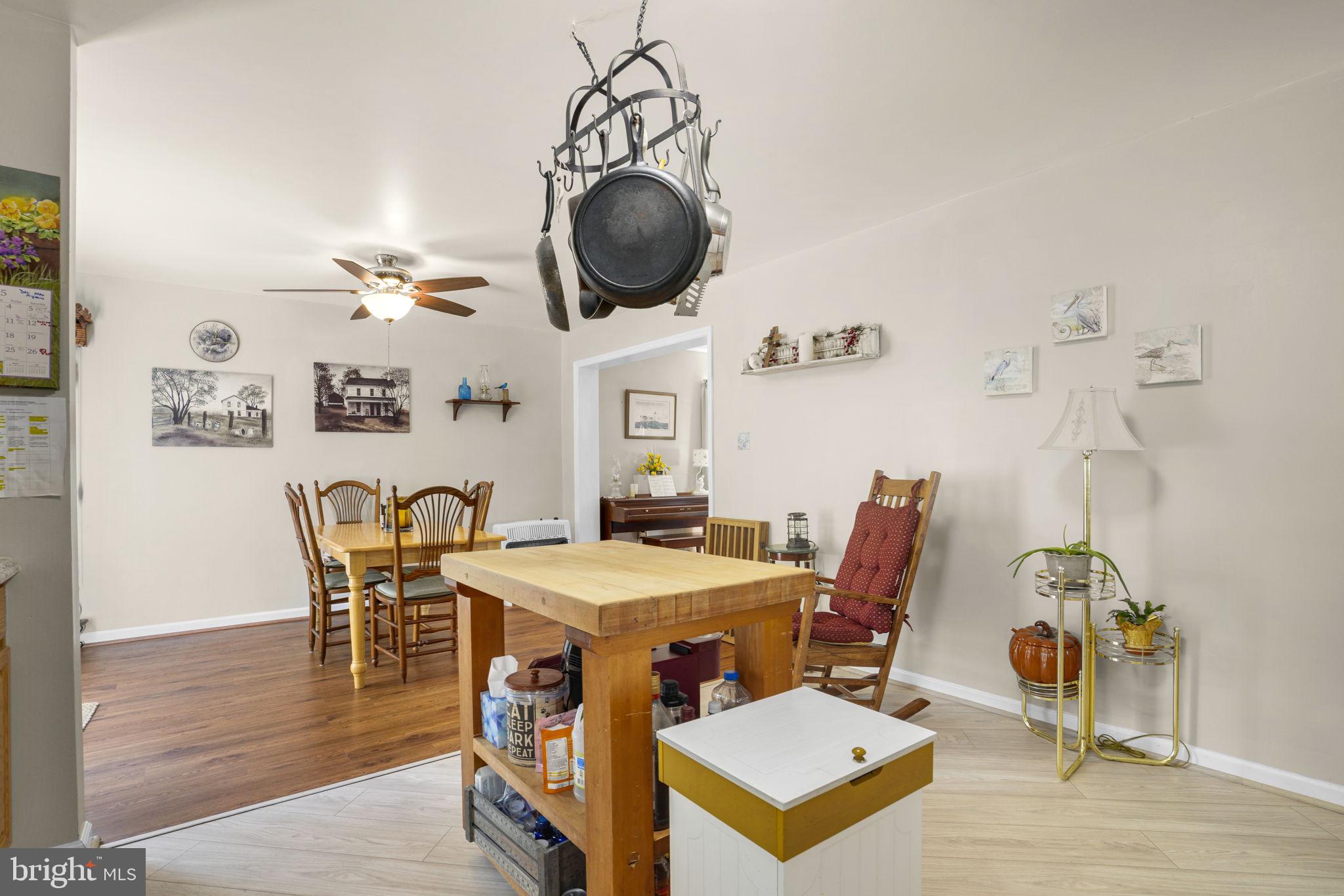 CAPTAIN'S COVE - Residential