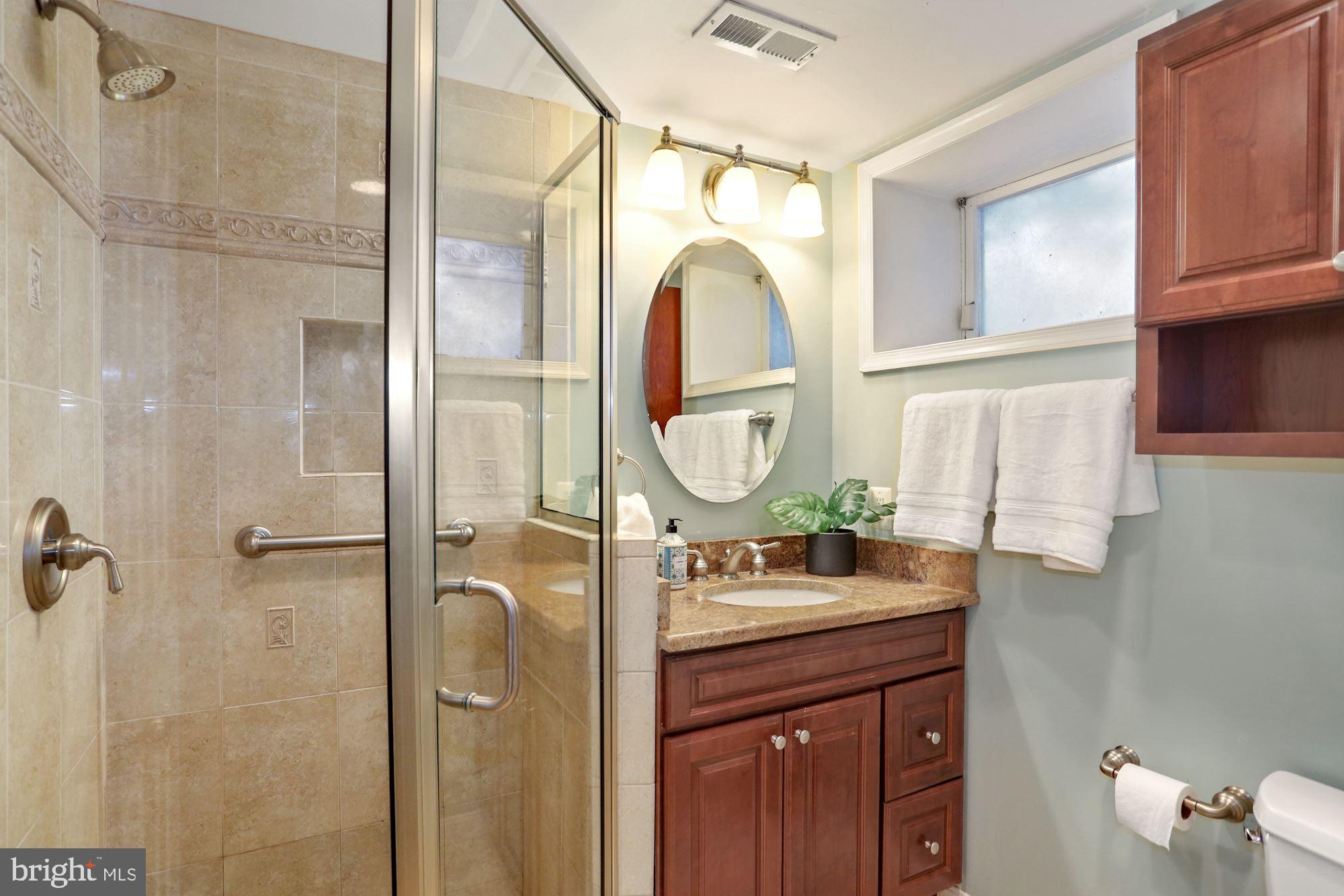 COUNTRY CLUB - Residential