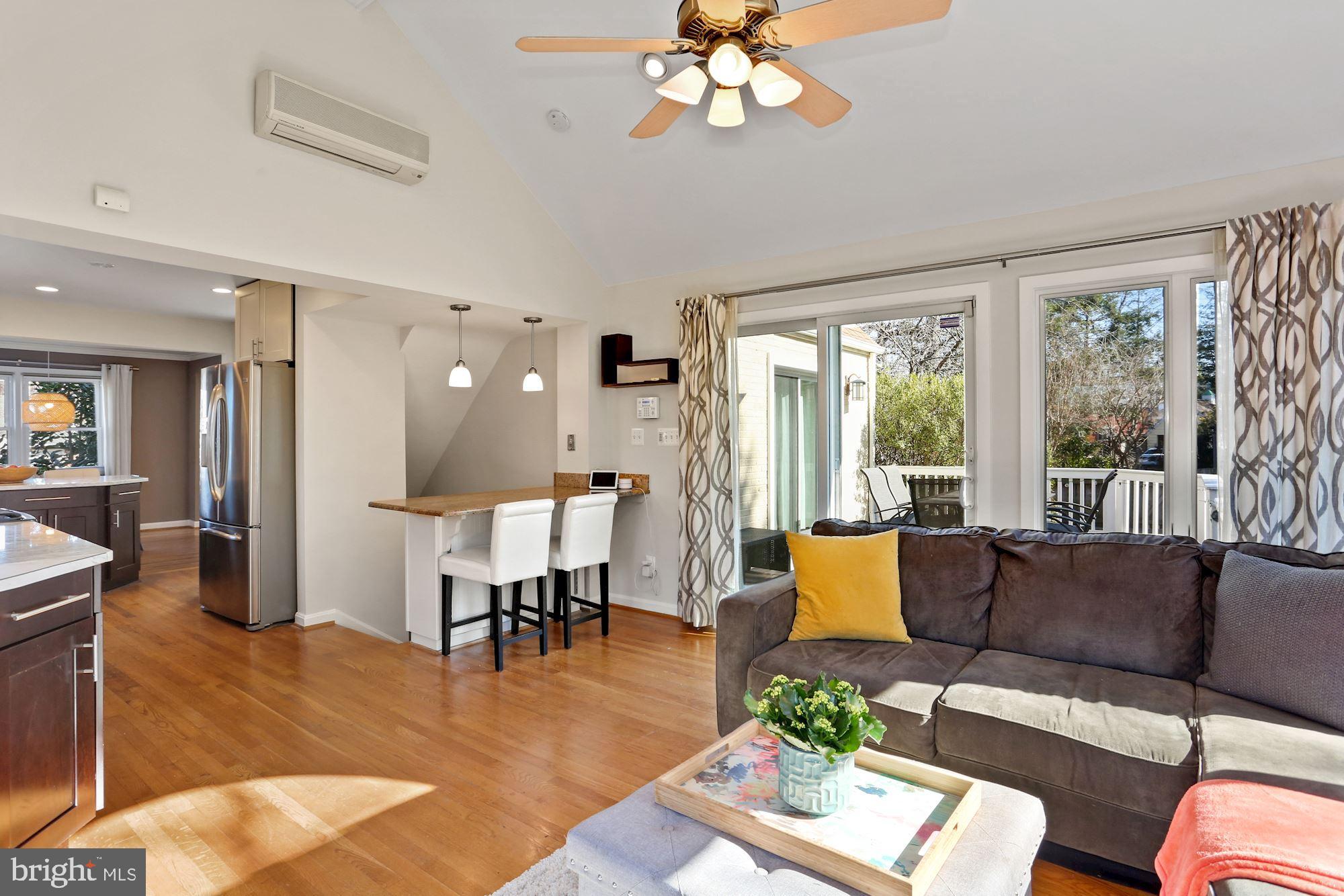 COUNTRY CLUB - Residential