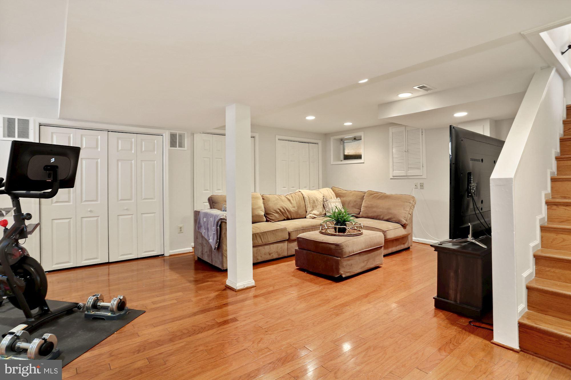 COUNTRY CLUB - Residential