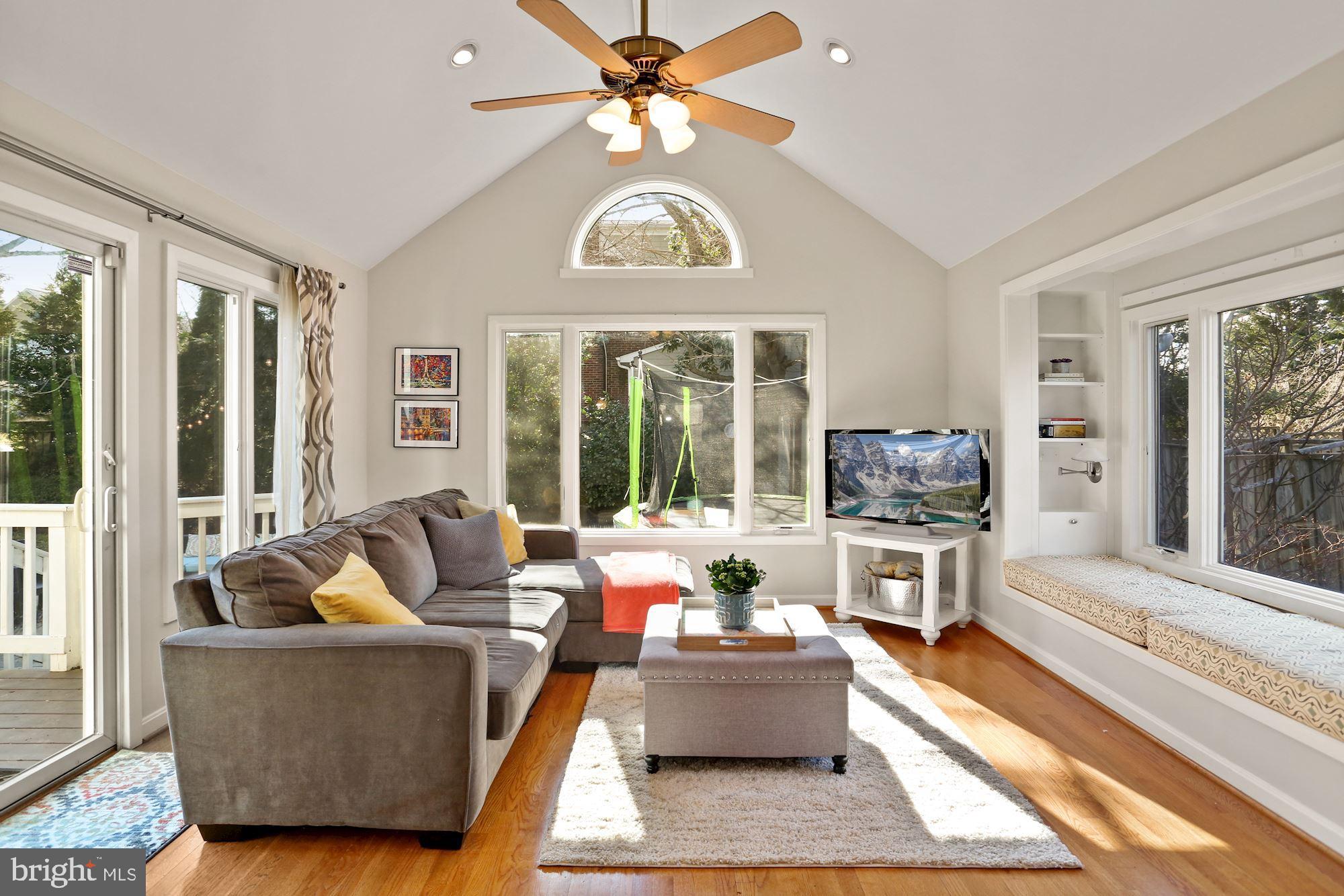 COUNTRY CLUB - Residential