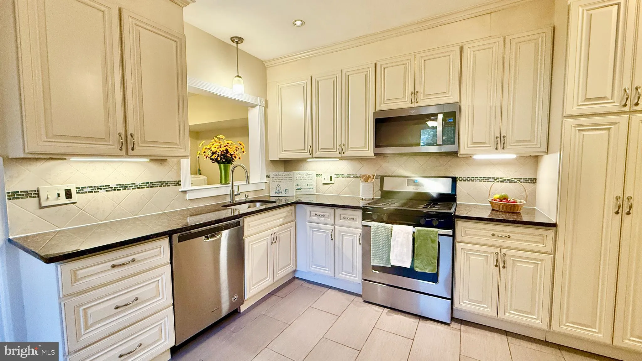 Princeton, New Jersey 08540, United States, 3 Bedrooms Bedrooms, ,2 BathroomsBathrooms,Residential,Active,212153