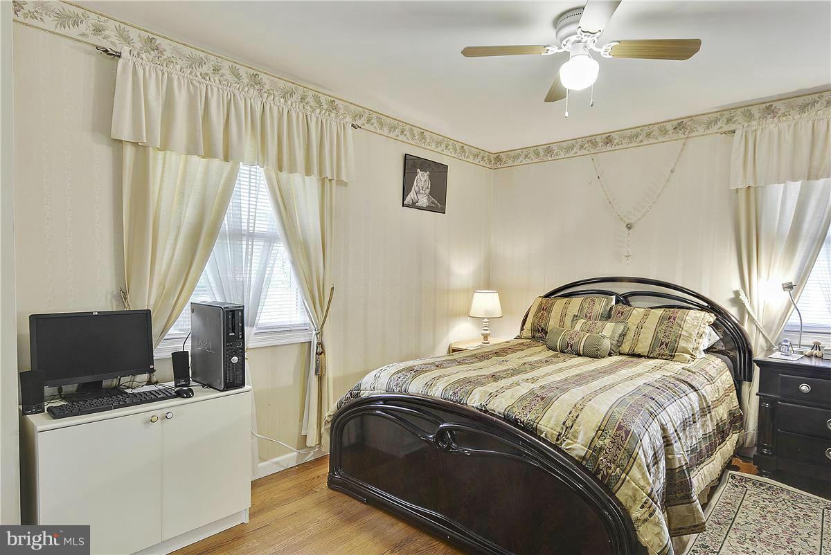 SHIRLEY FOREST - Residential