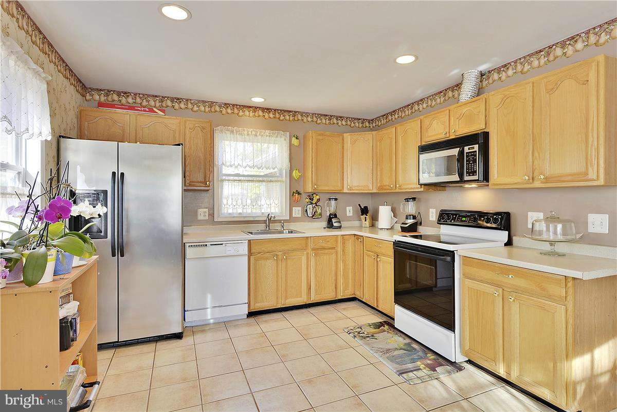 SHIRLEY FOREST - Residential