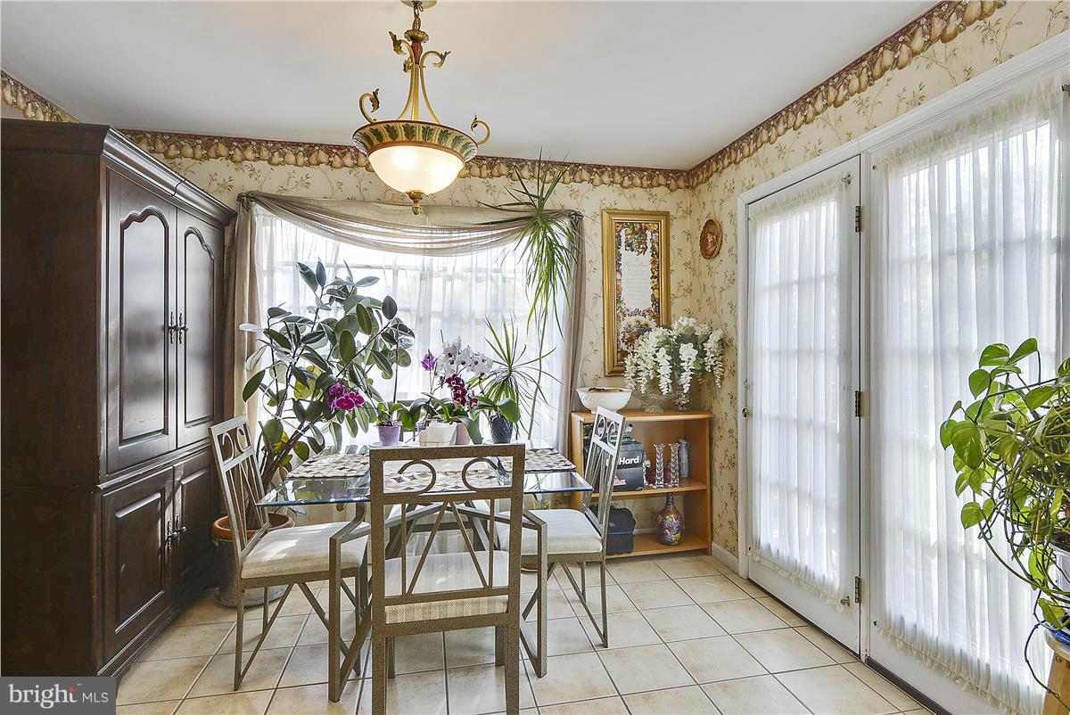 SHIRLEY FOREST - Residential