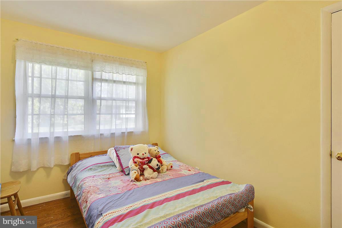 SHIRLEY FOREST - Residential